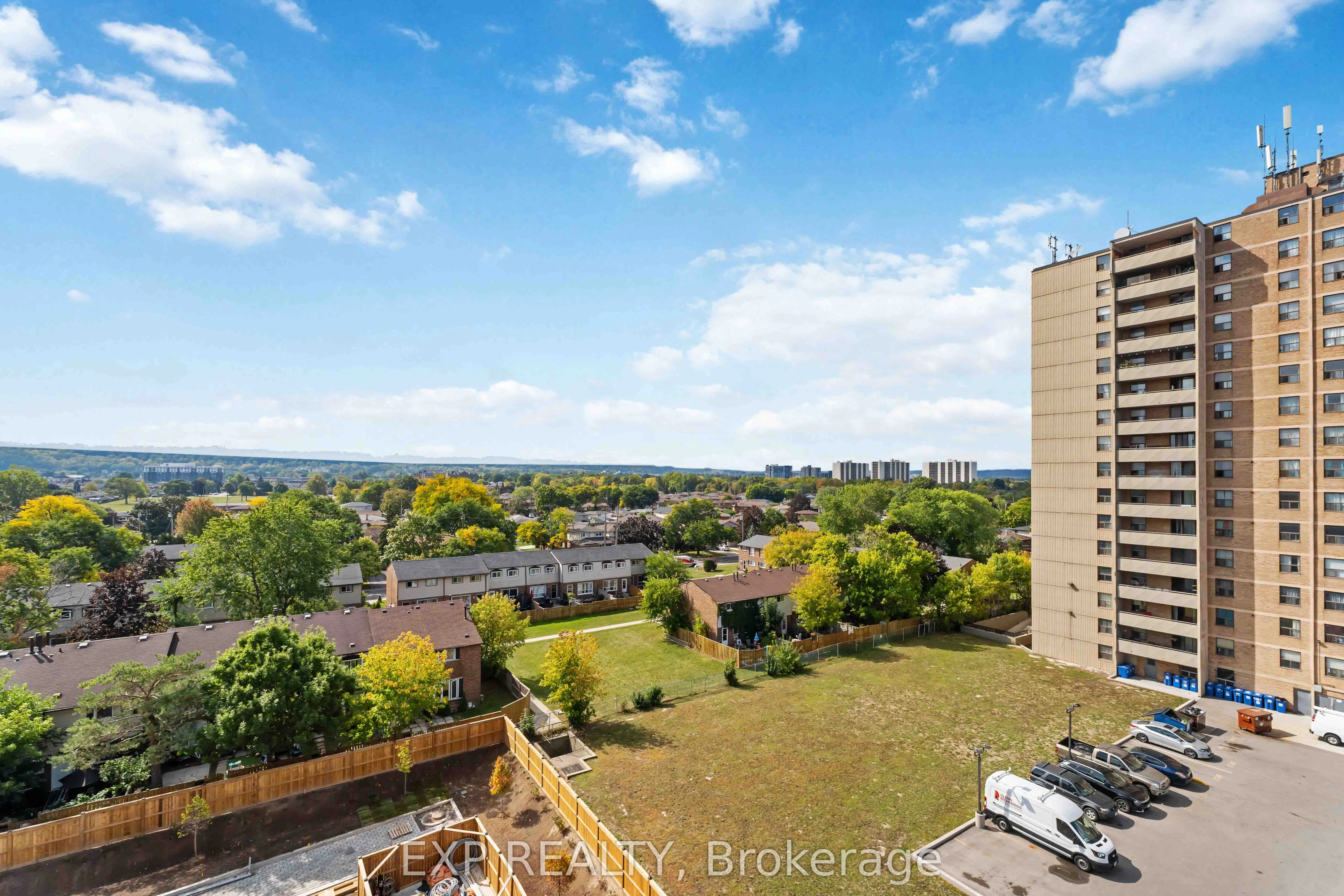 2782 Barton Street E, #606