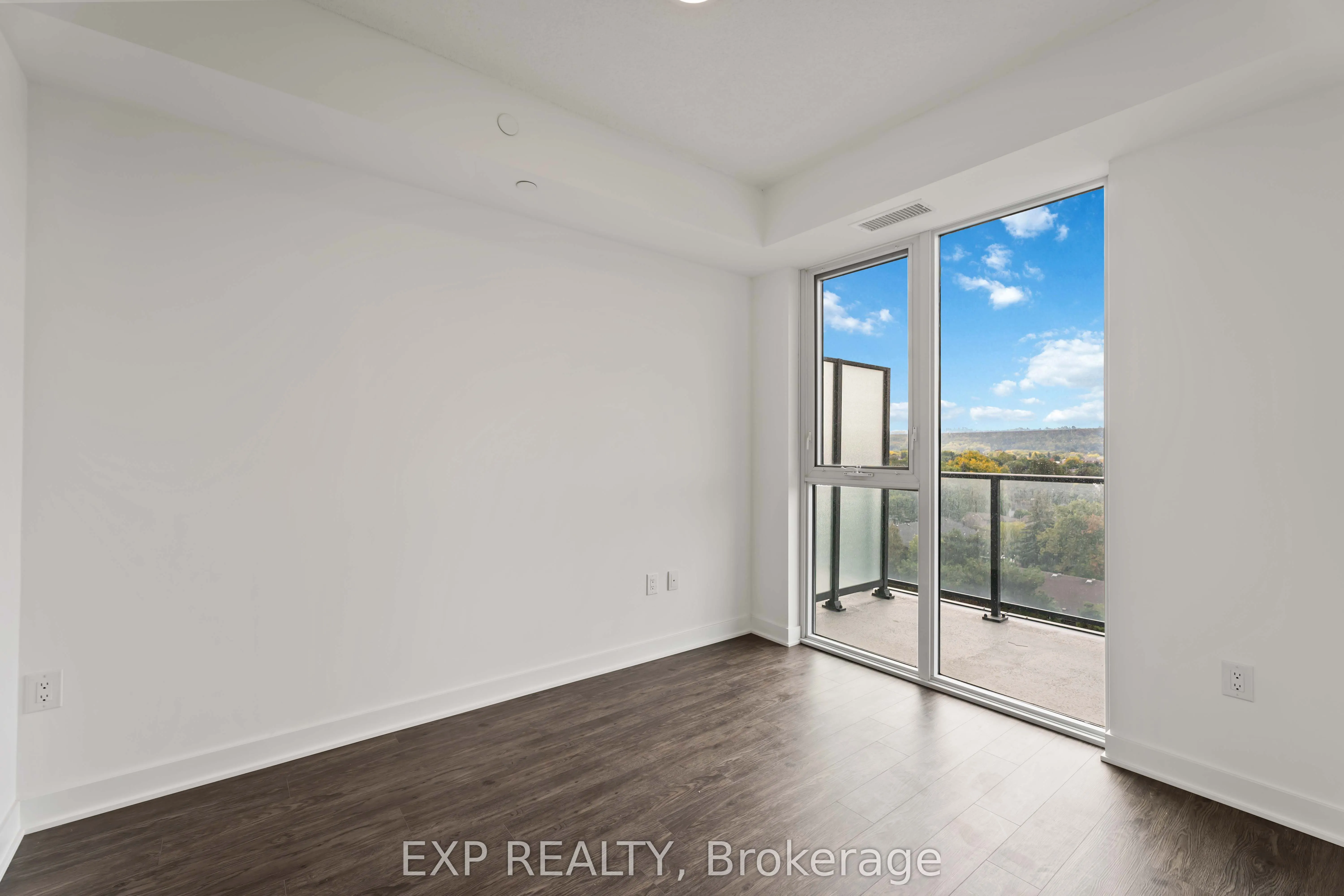 2782 Barton Street E, #606
