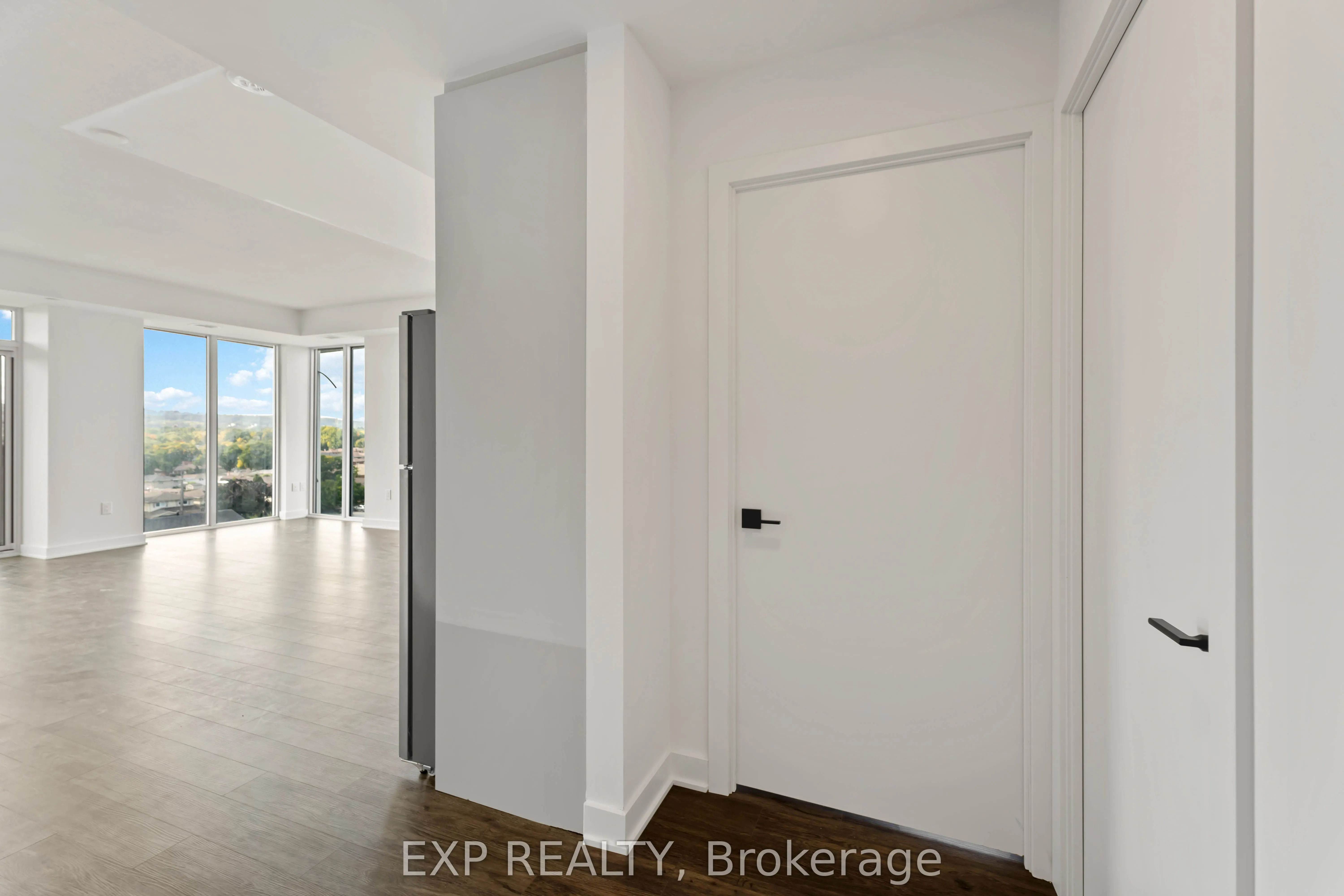 2782 Barton Street E, #606