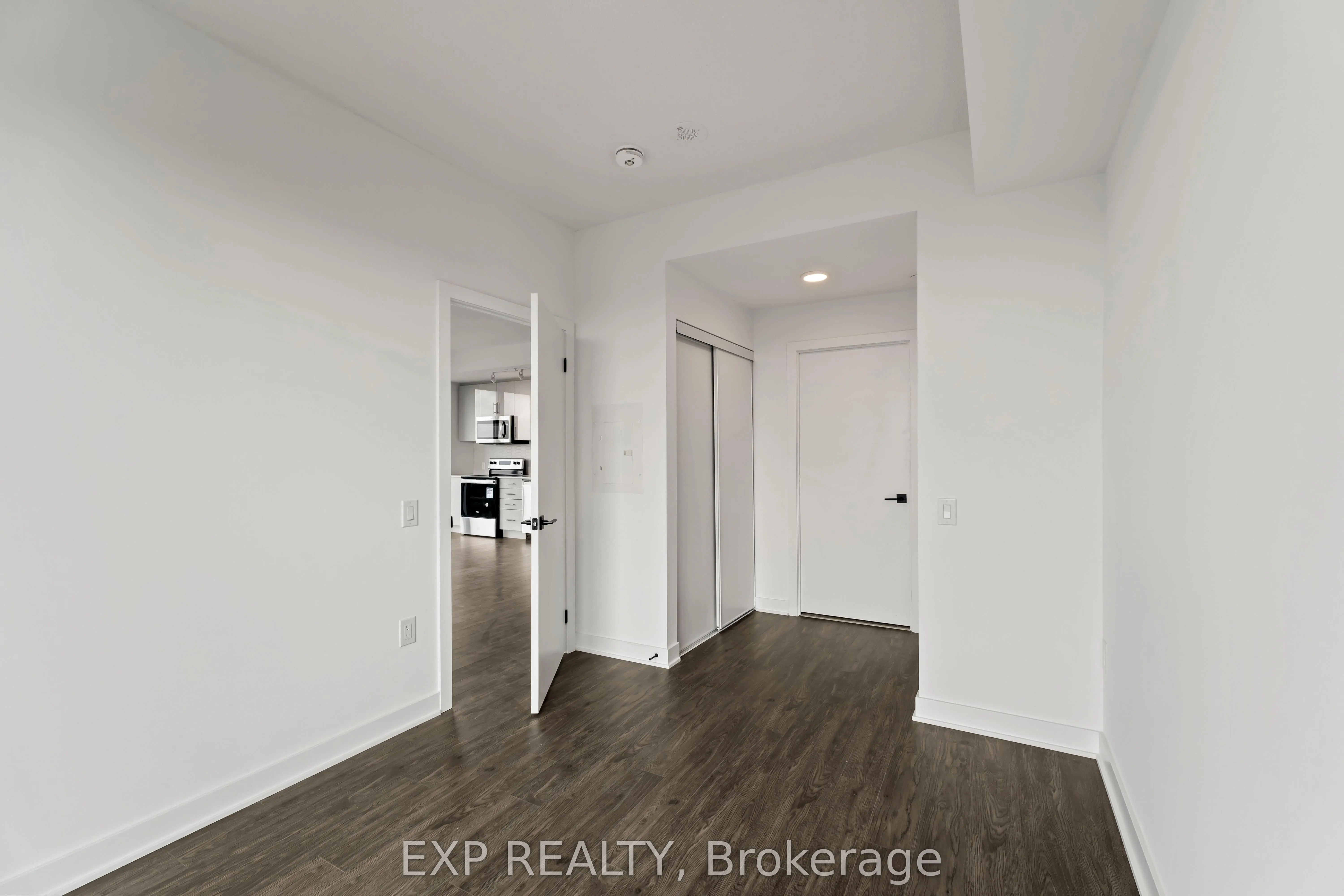 2782 Barton Street E, #606