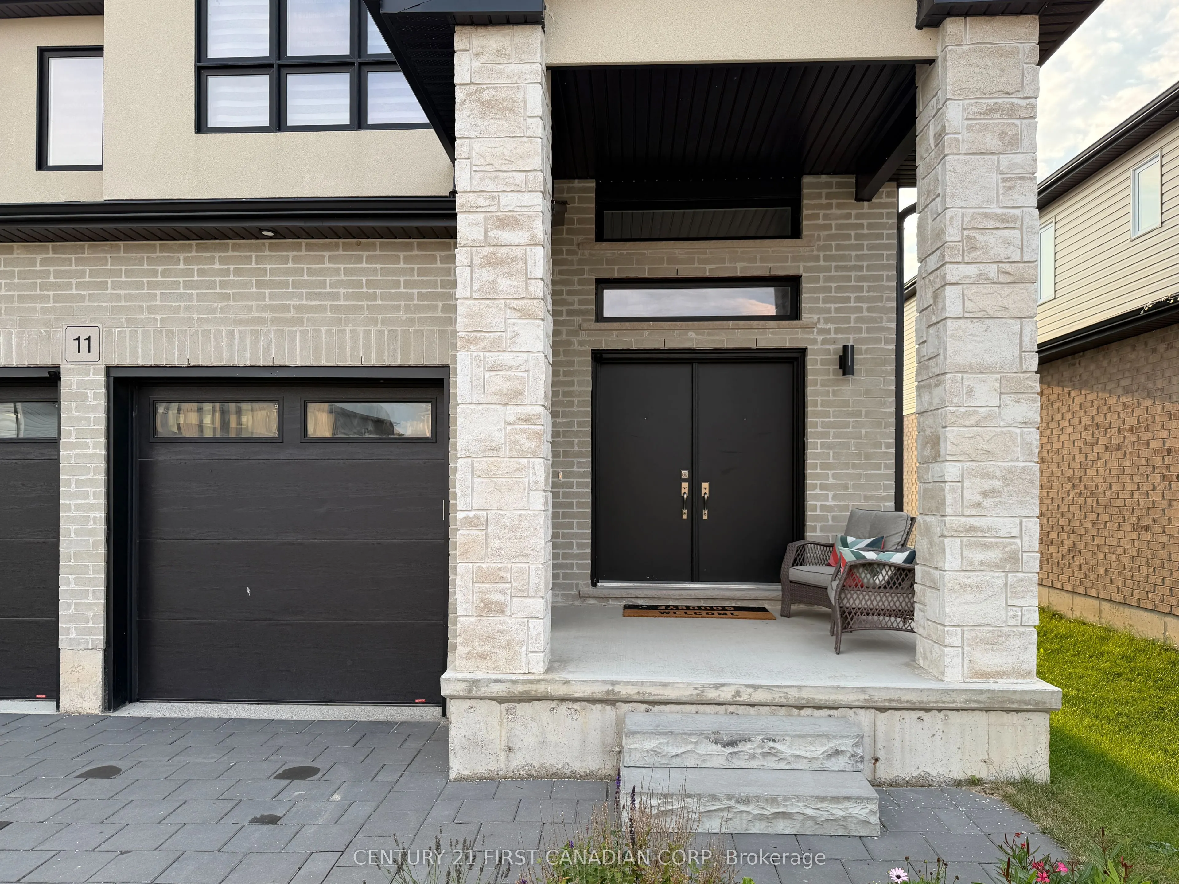 11 Triebner Street