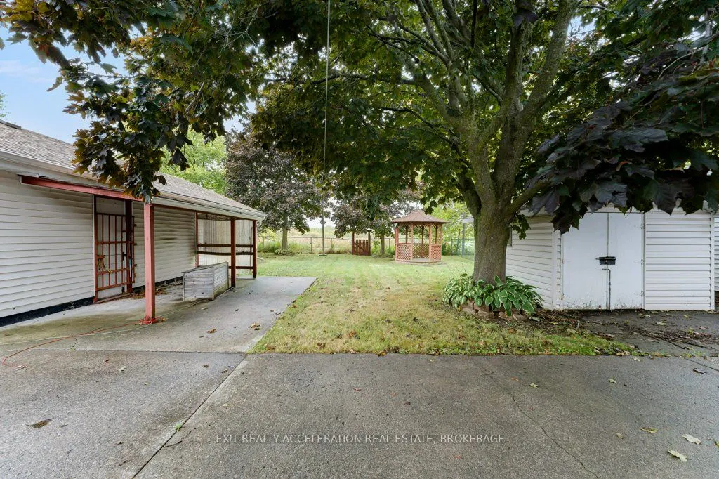 904 Victoria Street