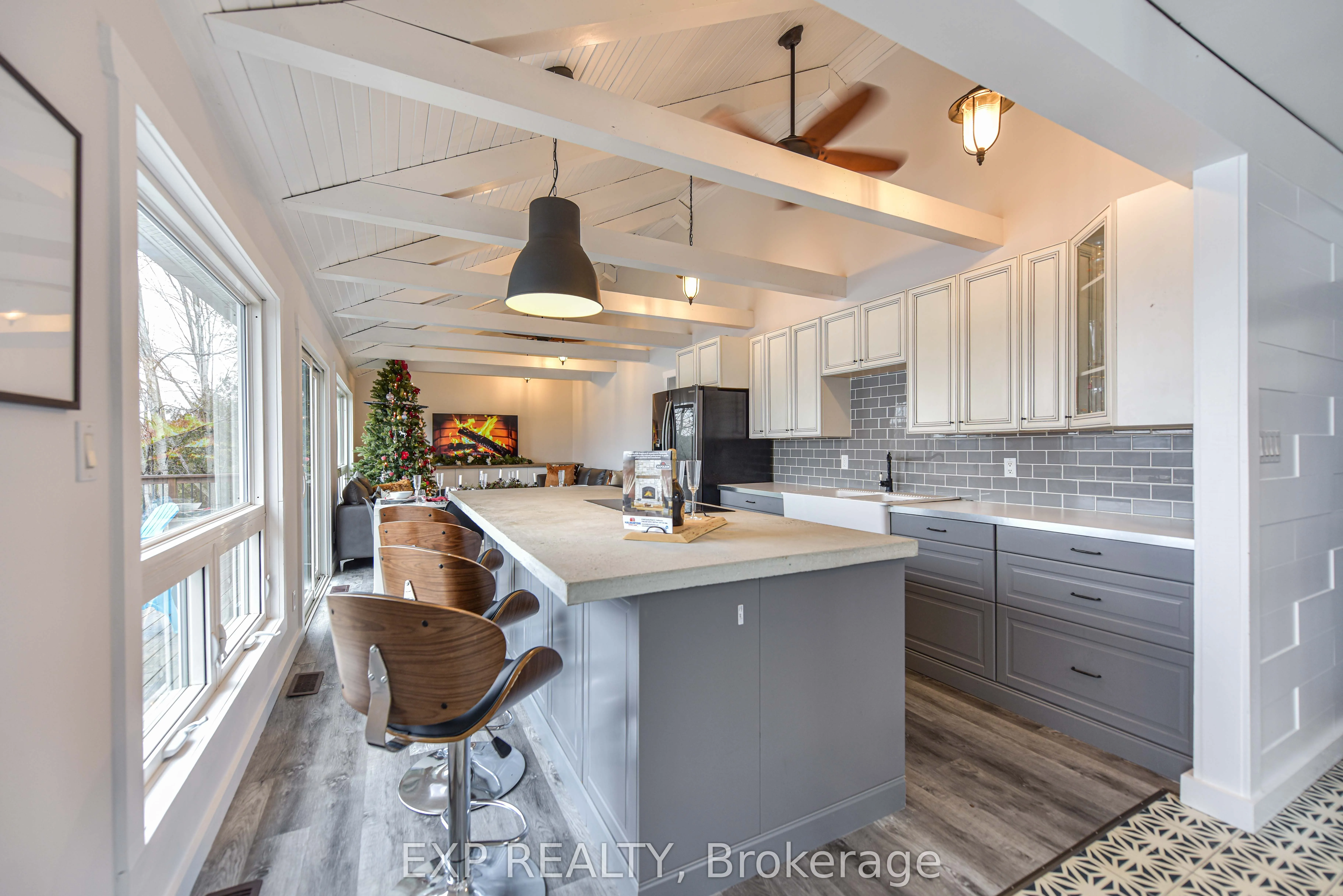 1047 WHYMAN Road