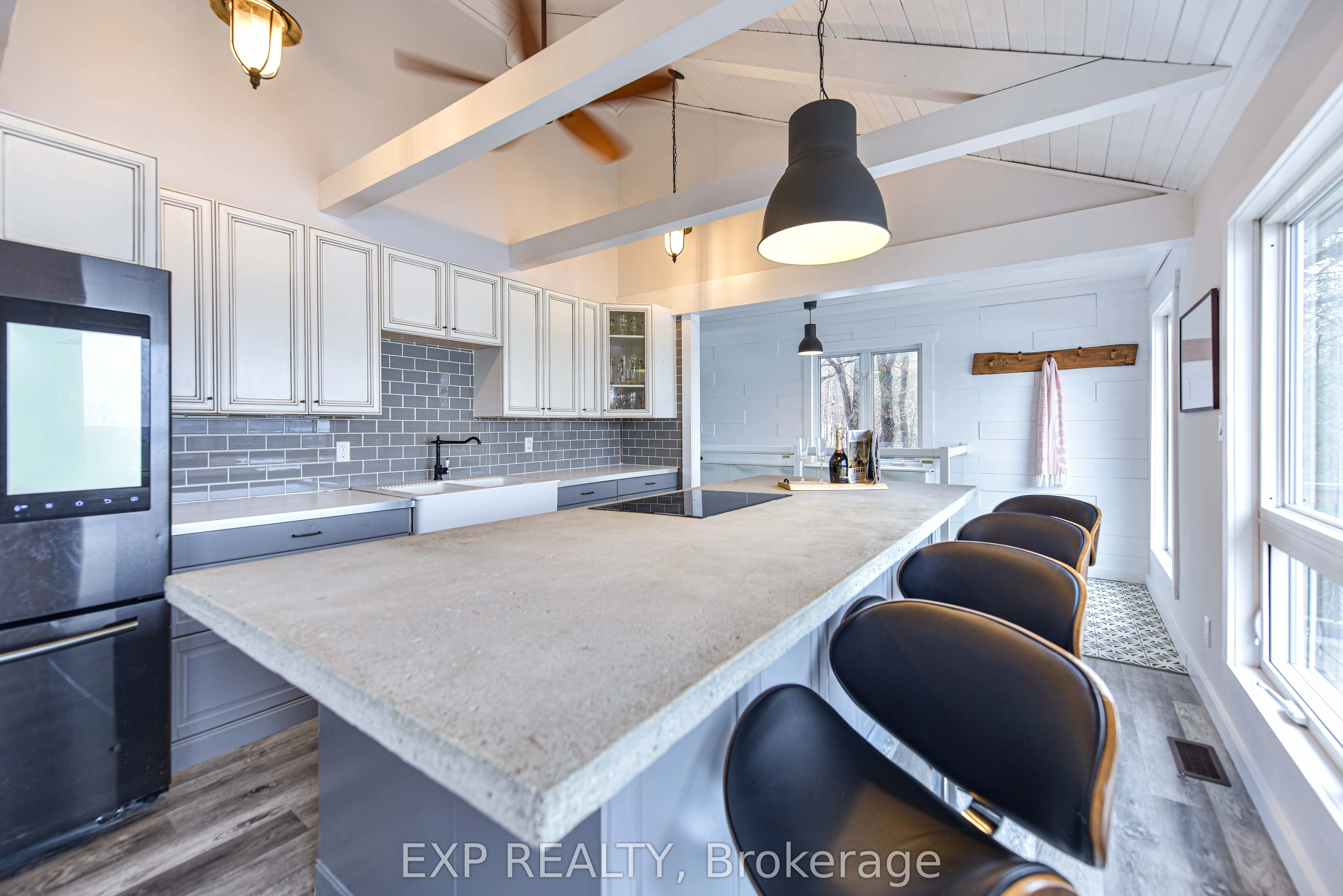 1047 WHYMAN Road