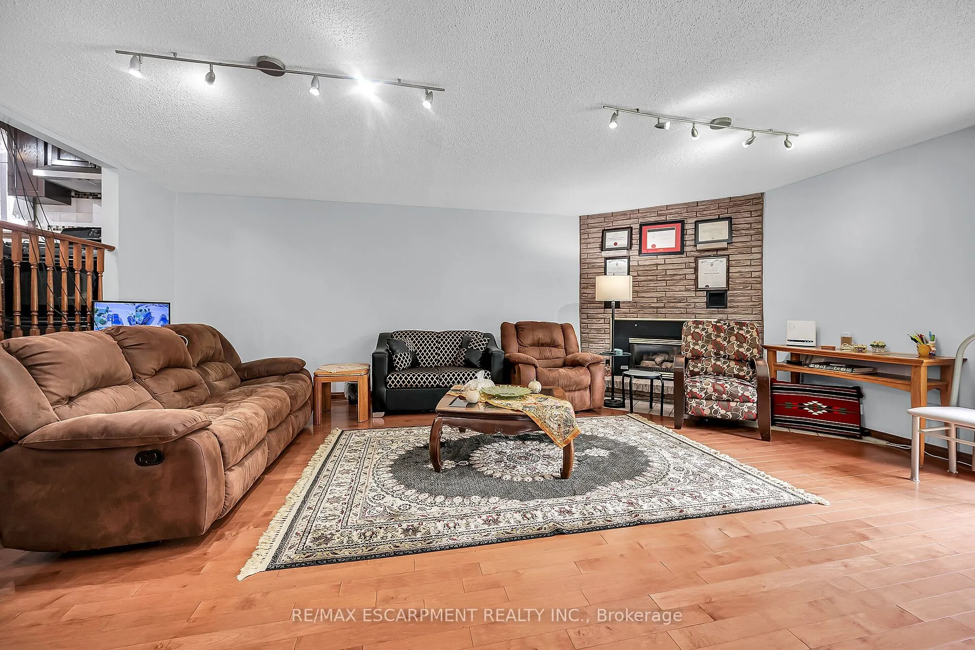 140 SOLOMON Crescent
