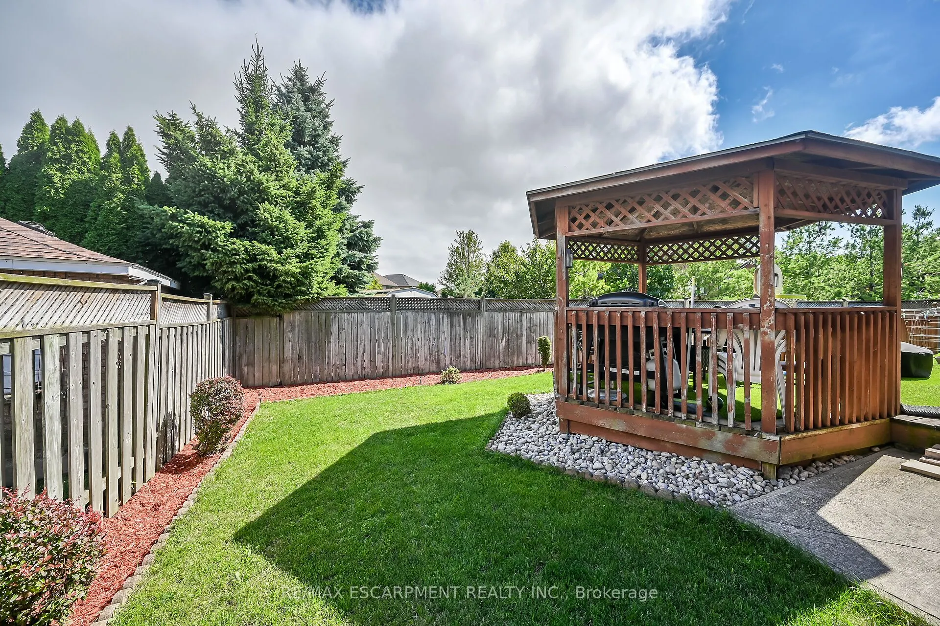140 SOLOMON Crescent