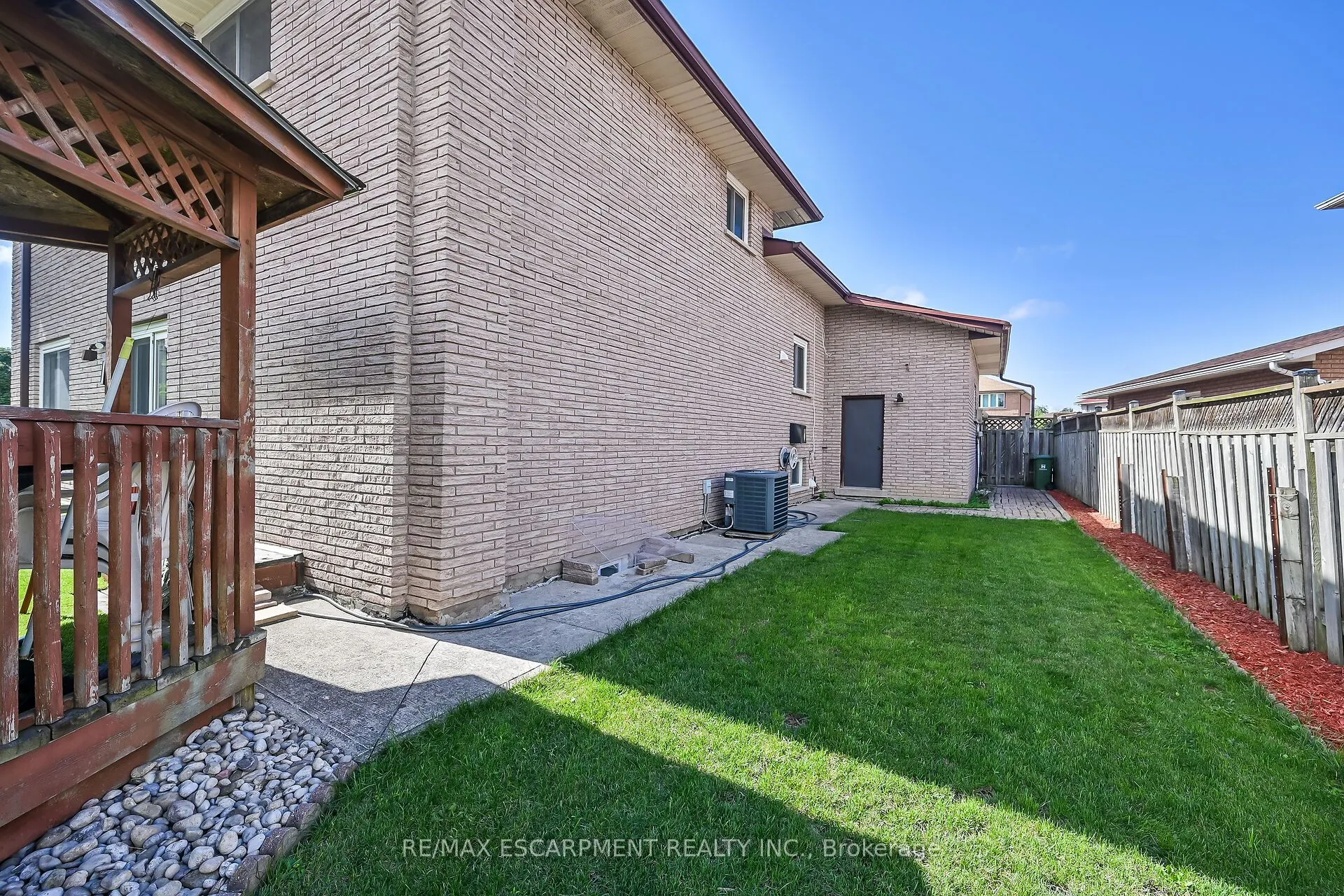 140 SOLOMON Crescent