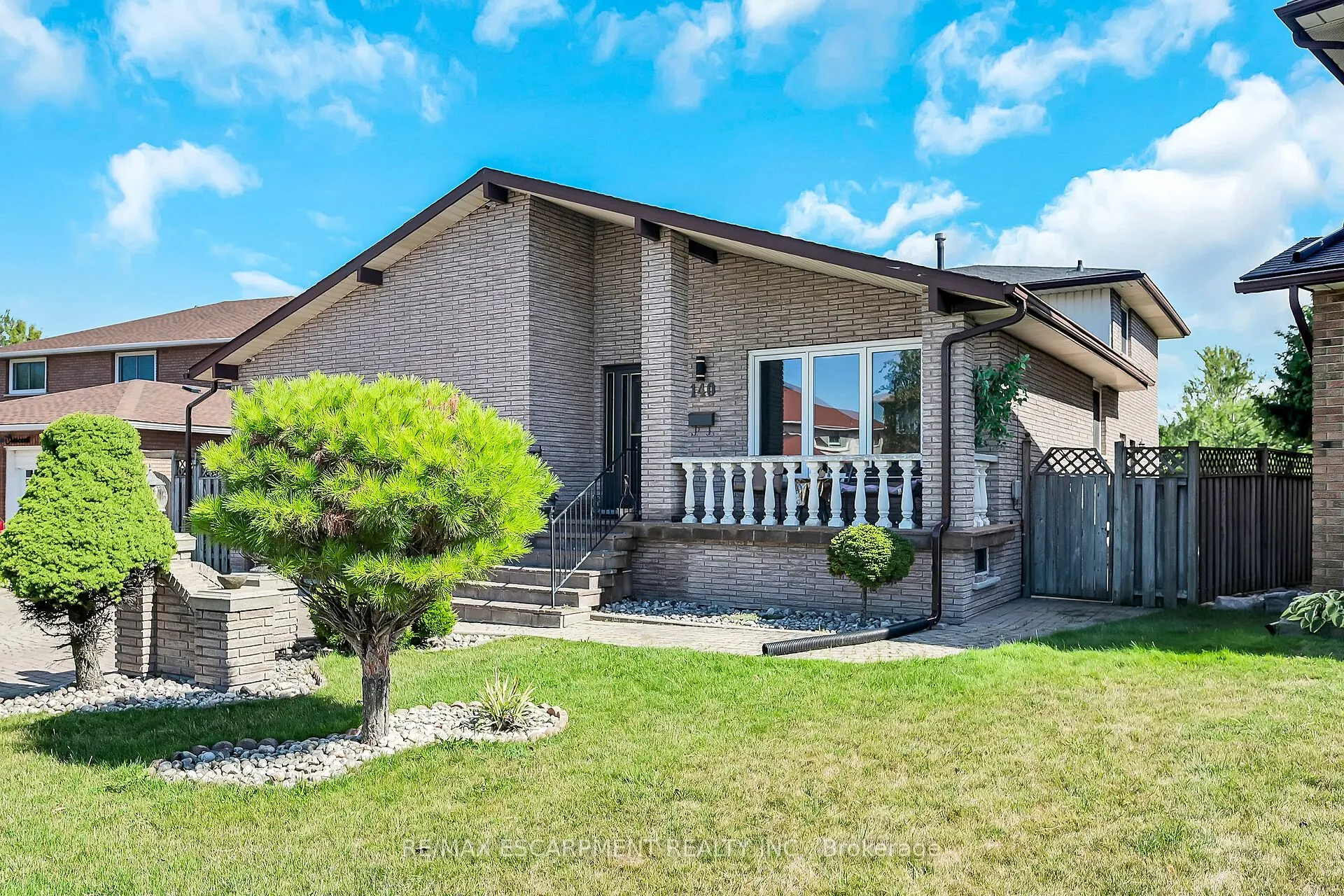 140 SOLOMON Crescent