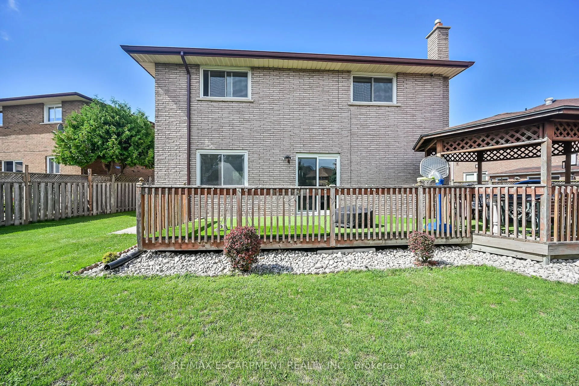 140 SOLOMON Crescent