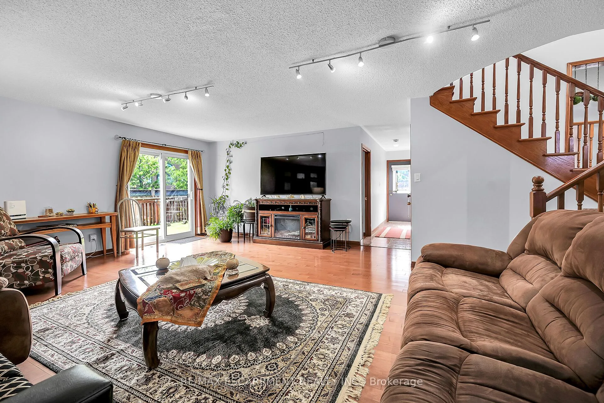 140 SOLOMON Crescent