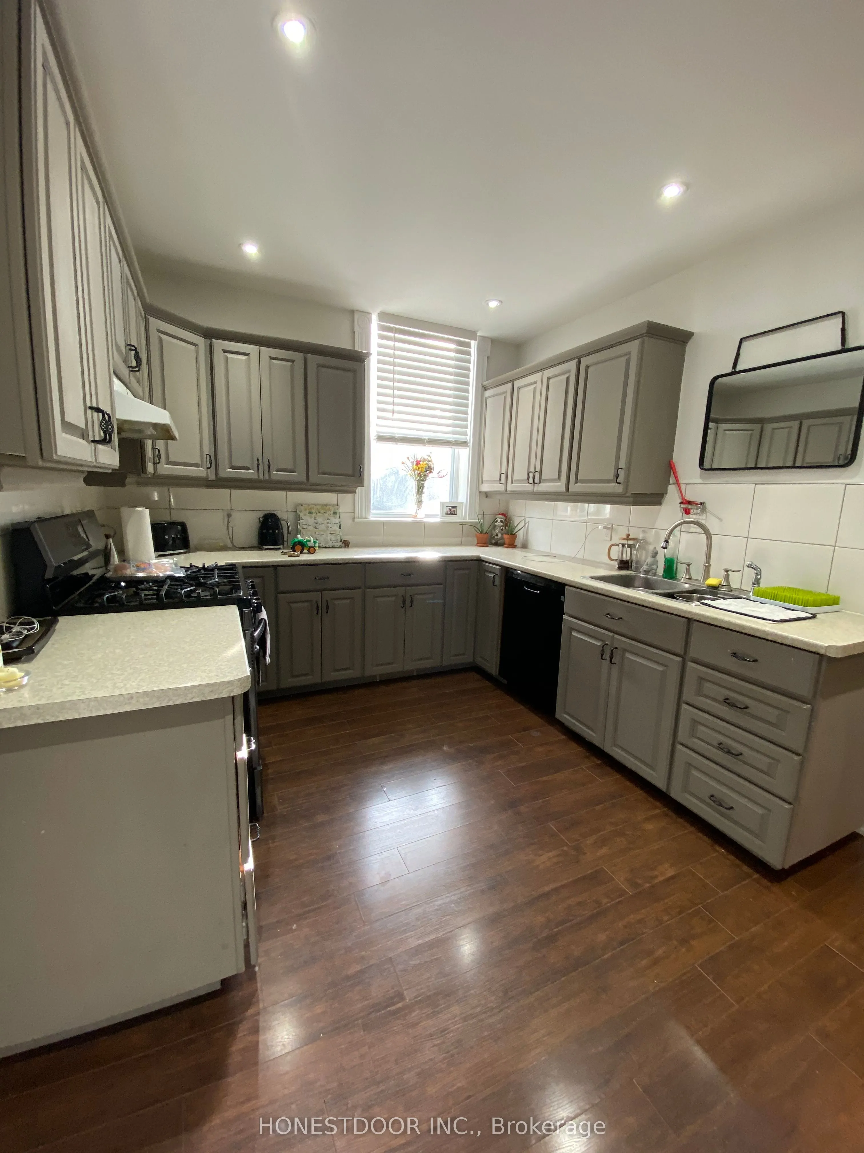 103 Victoria Avenue S