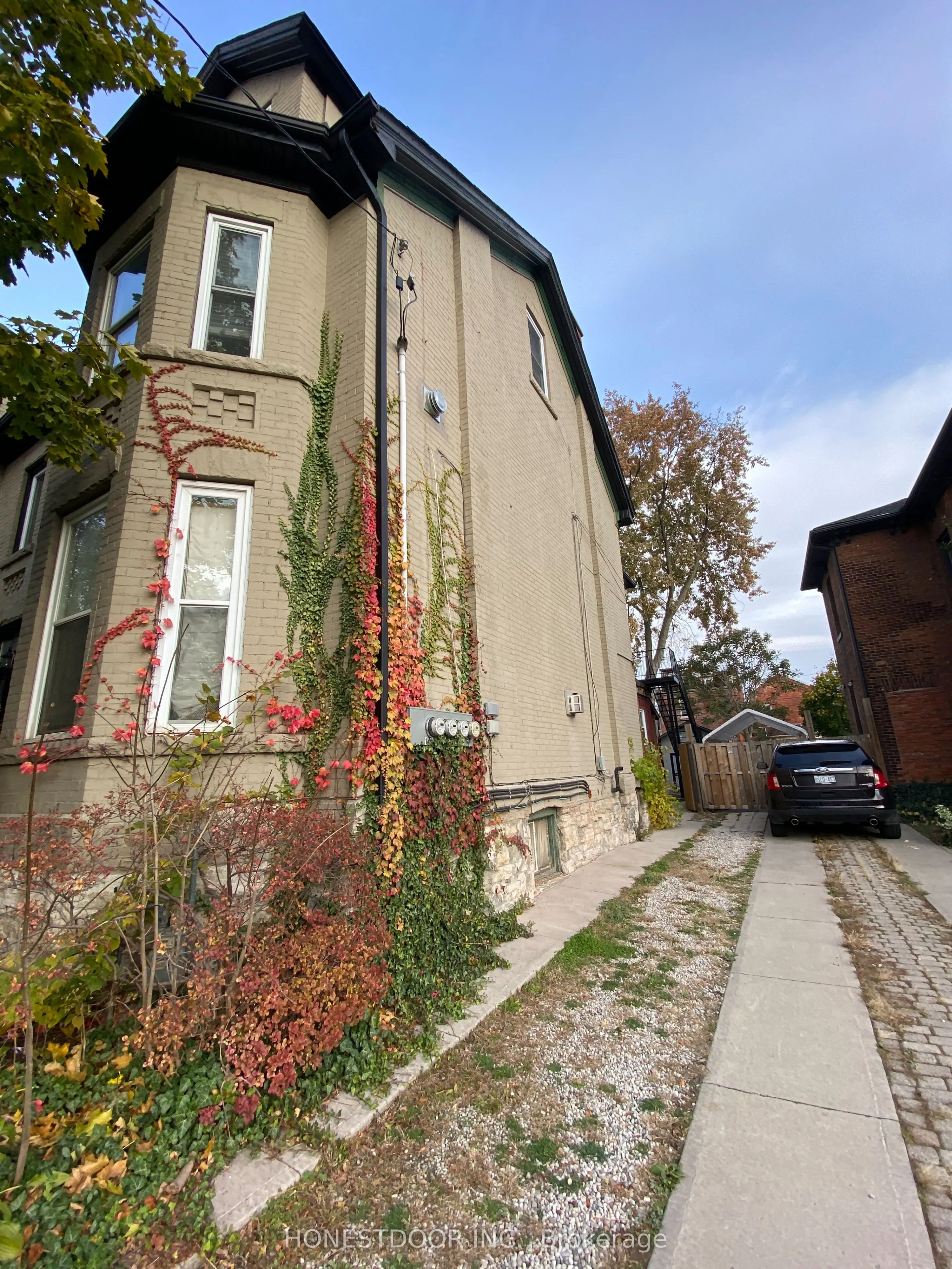103 Victoria Avenue S