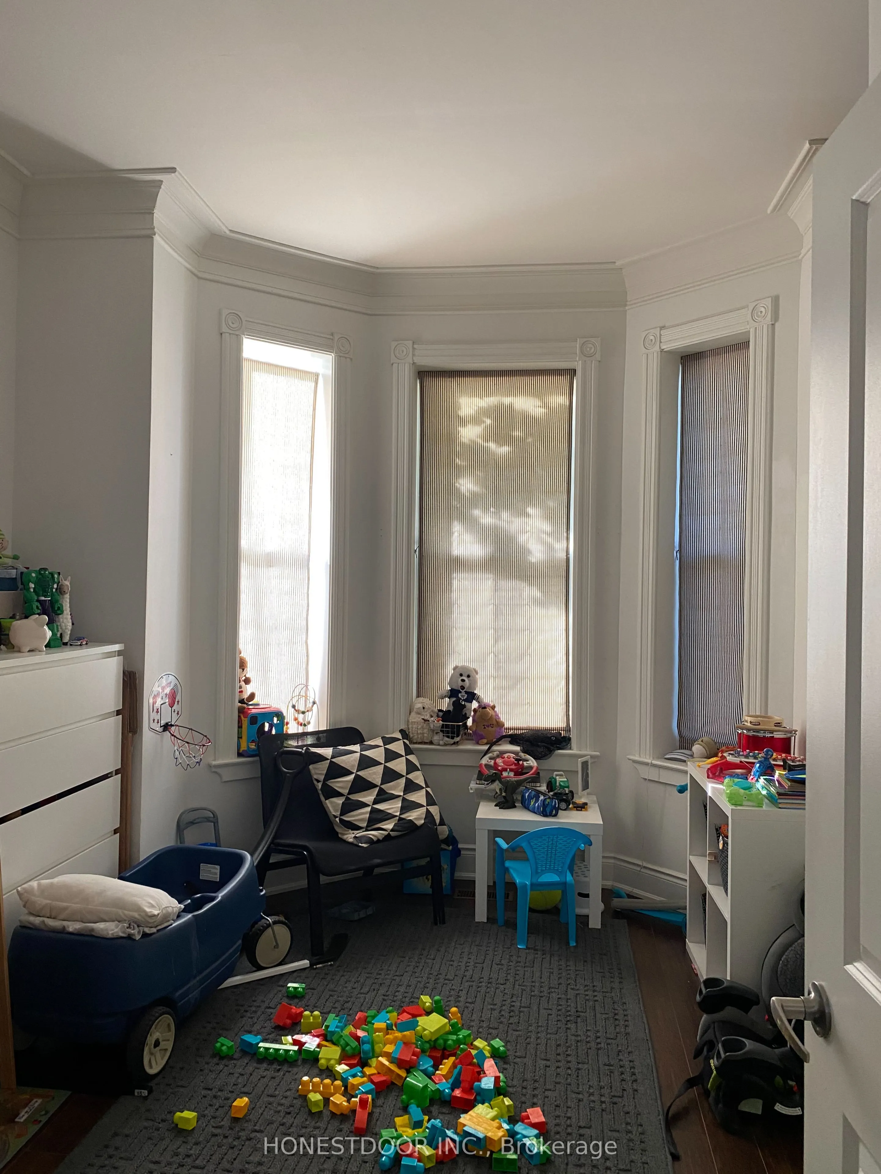 103 Victoria Avenue S