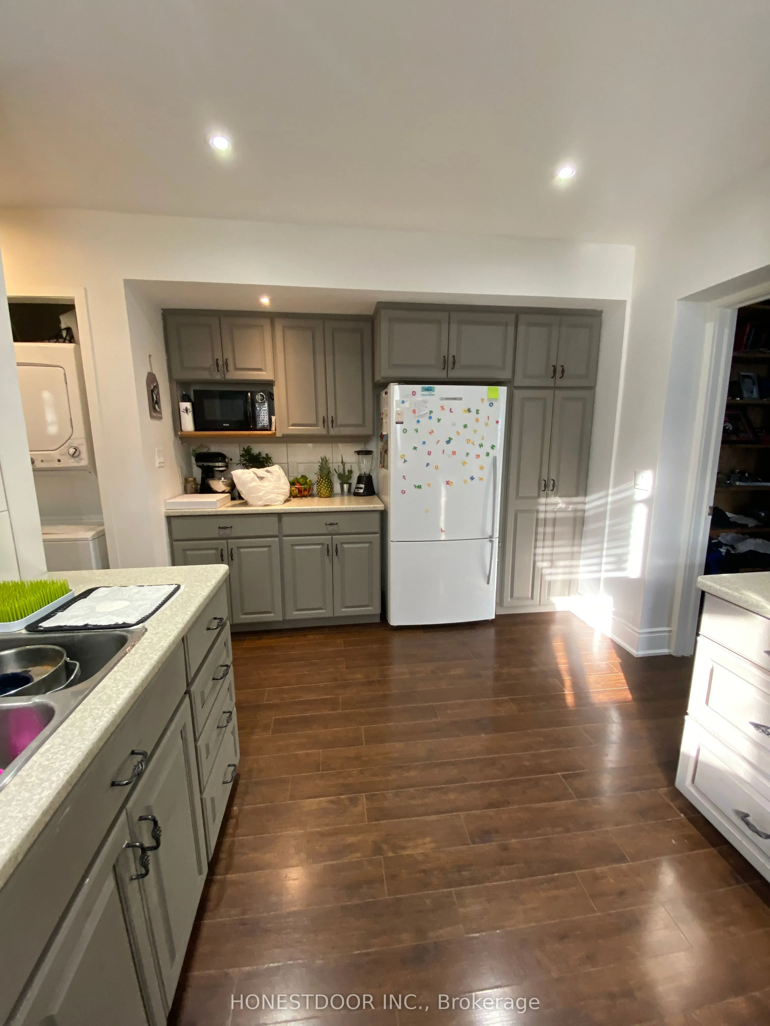 103 Victoria Avenue S