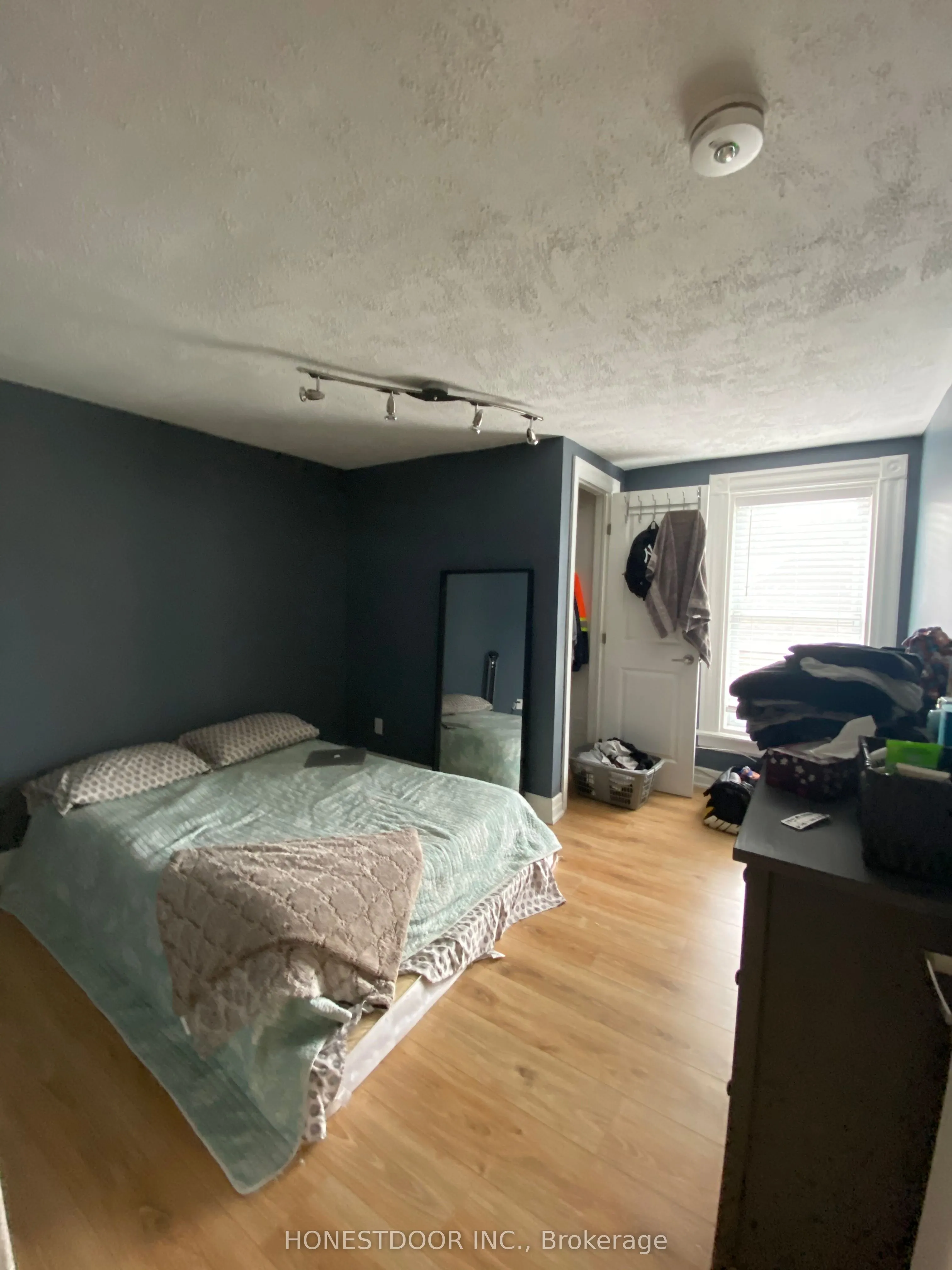 103 Victoria Avenue S