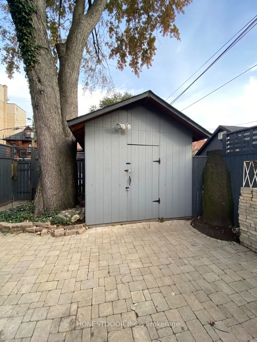 103 Victoria Avenue S