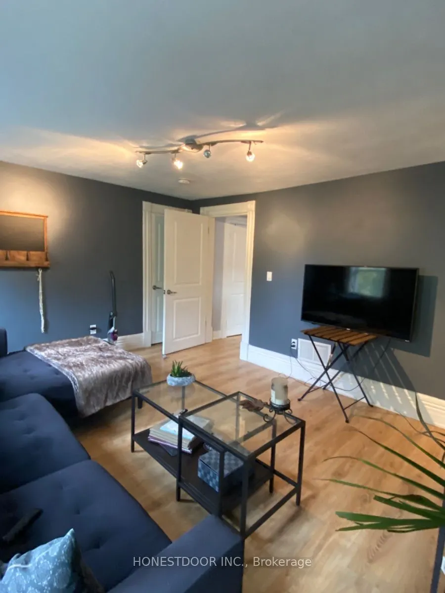 103 Victoria Avenue S