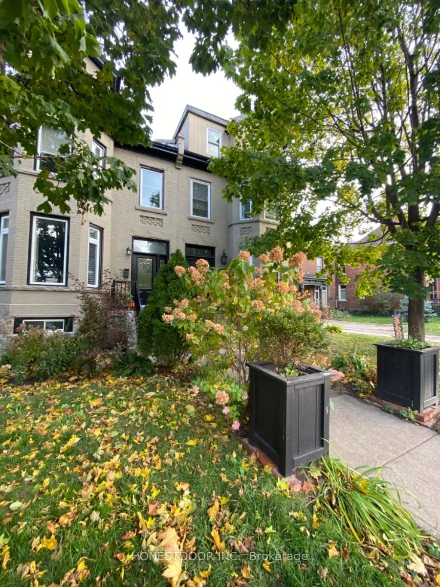 103 Victoria Avenue S