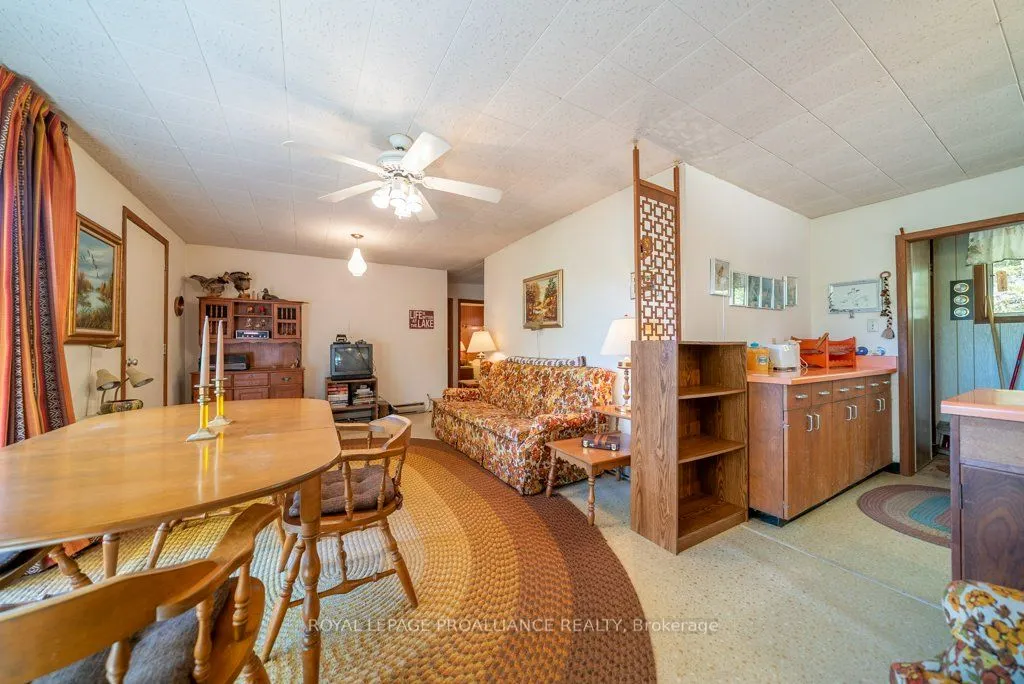 1042 East Flieler Lane
