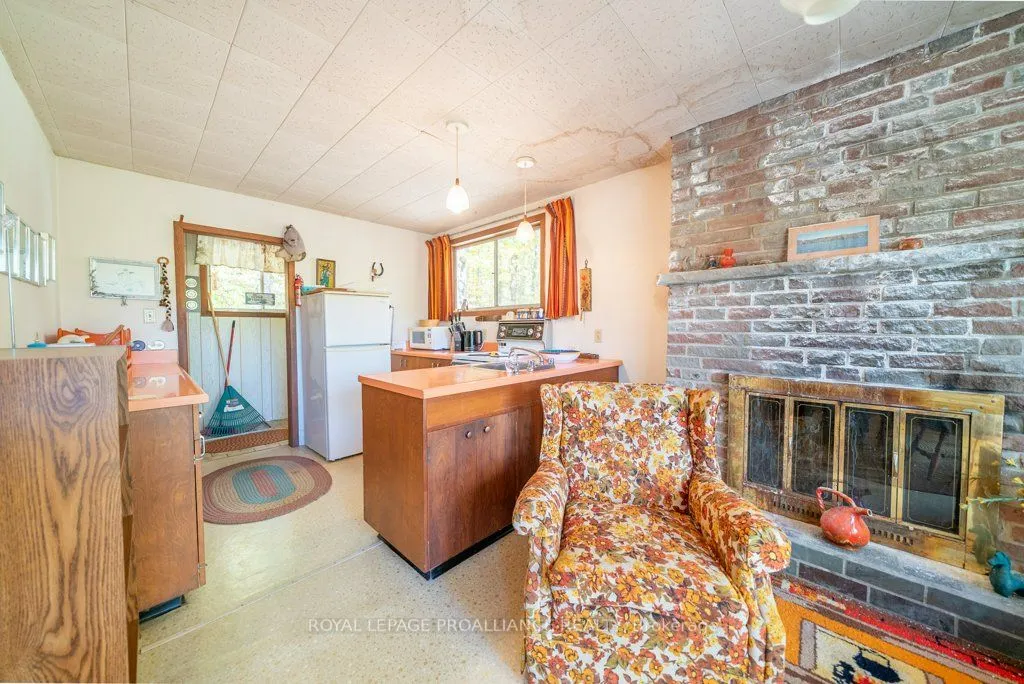 1042 East Flieler Lane