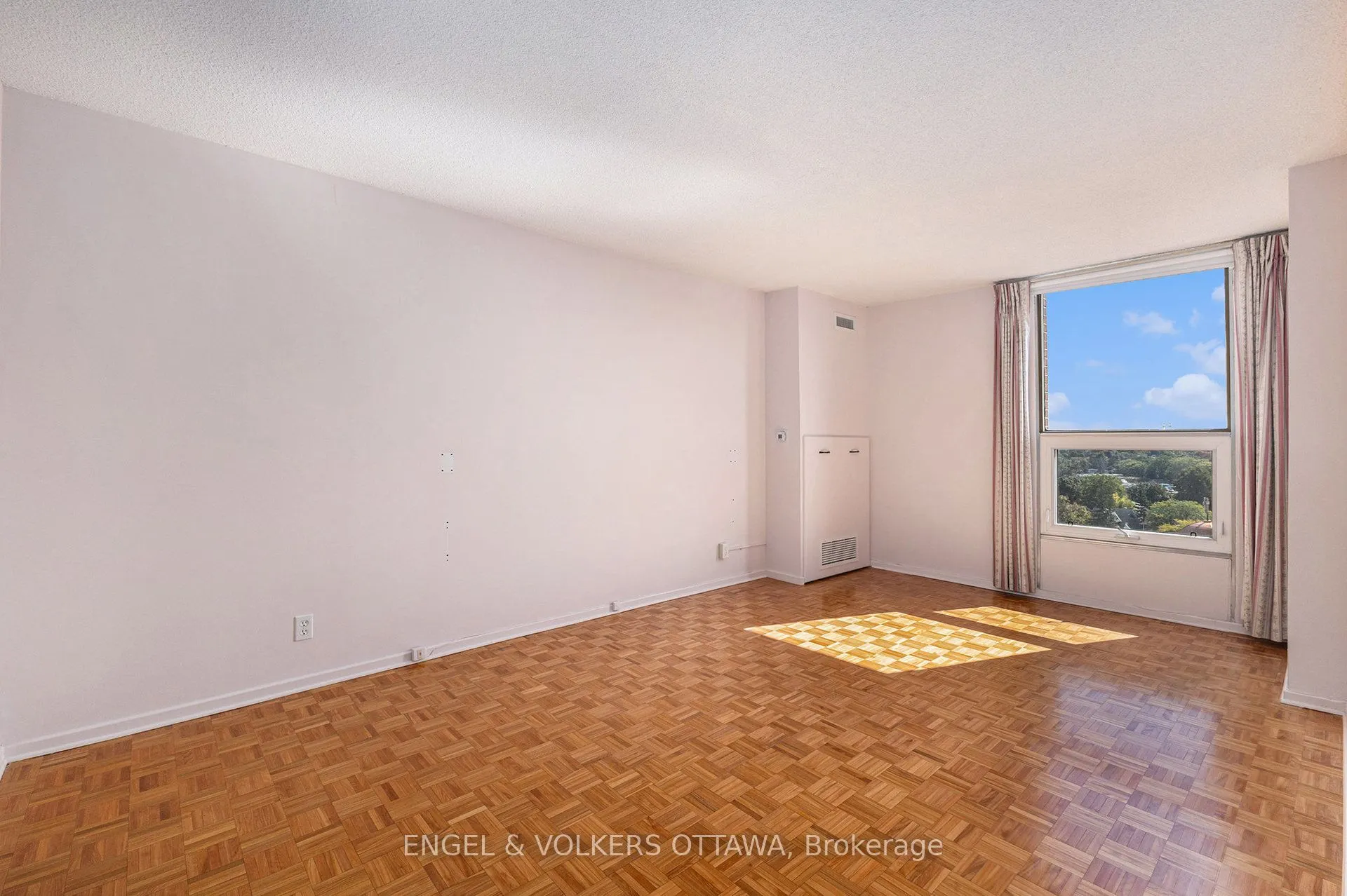 2951 Riverside Drive, #1110