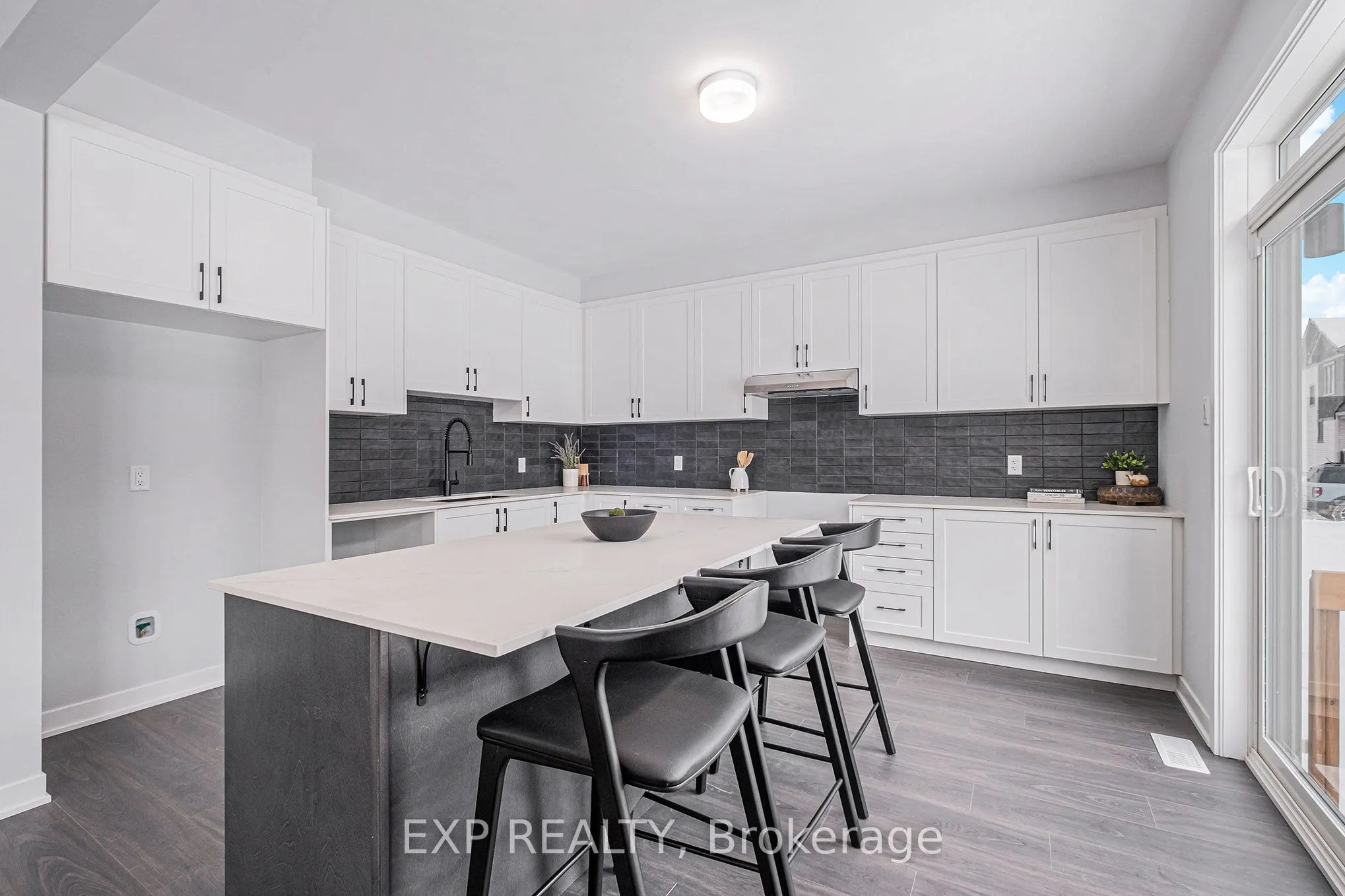 1023 De Pencier Drive