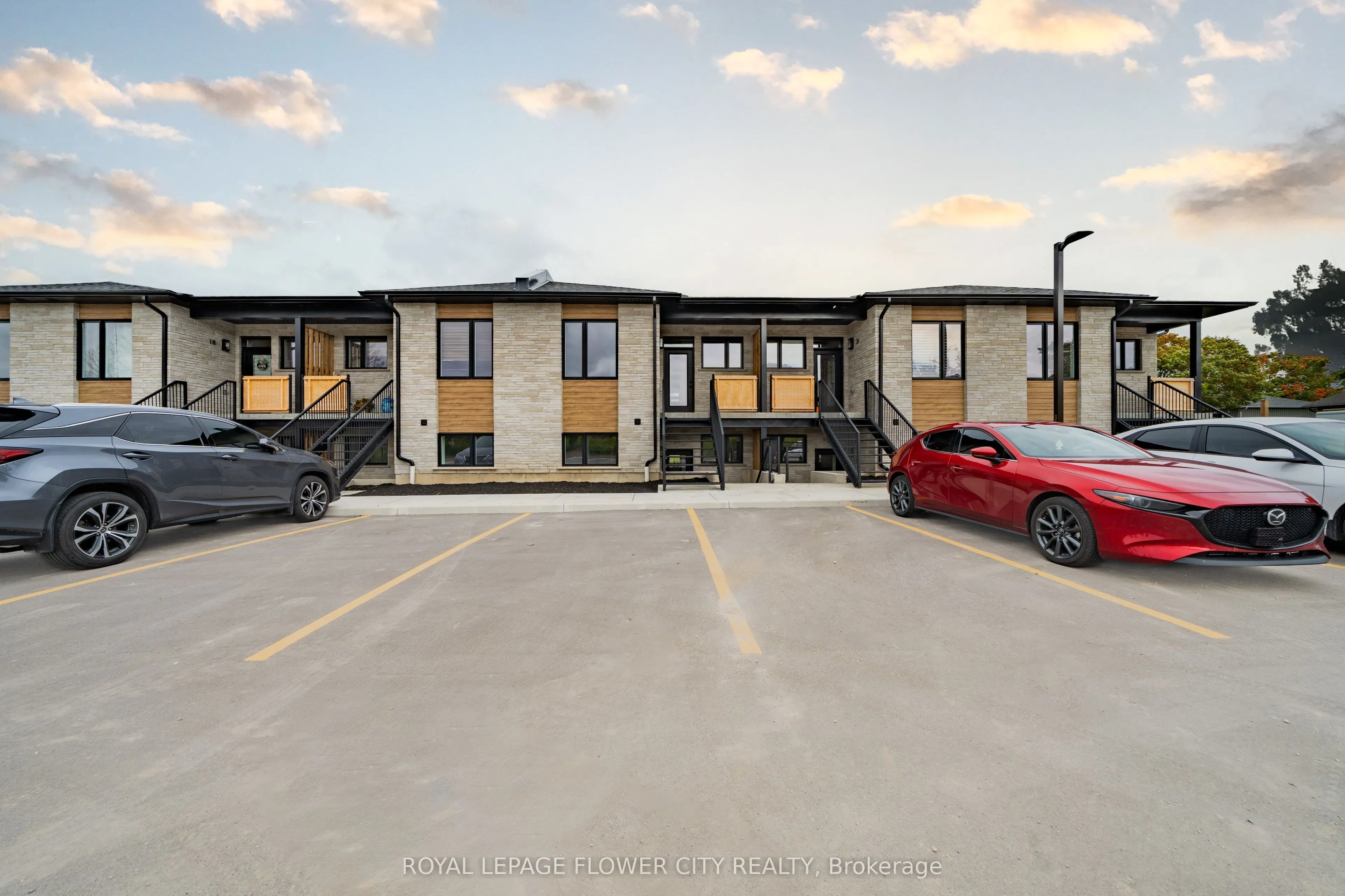 440 Wellington Street, #20