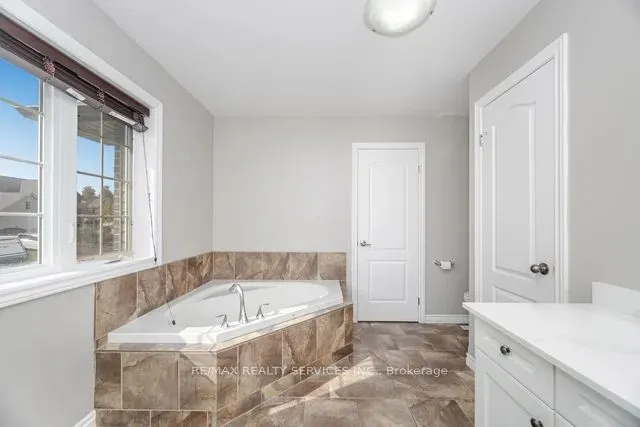 419 Alan Crescent
