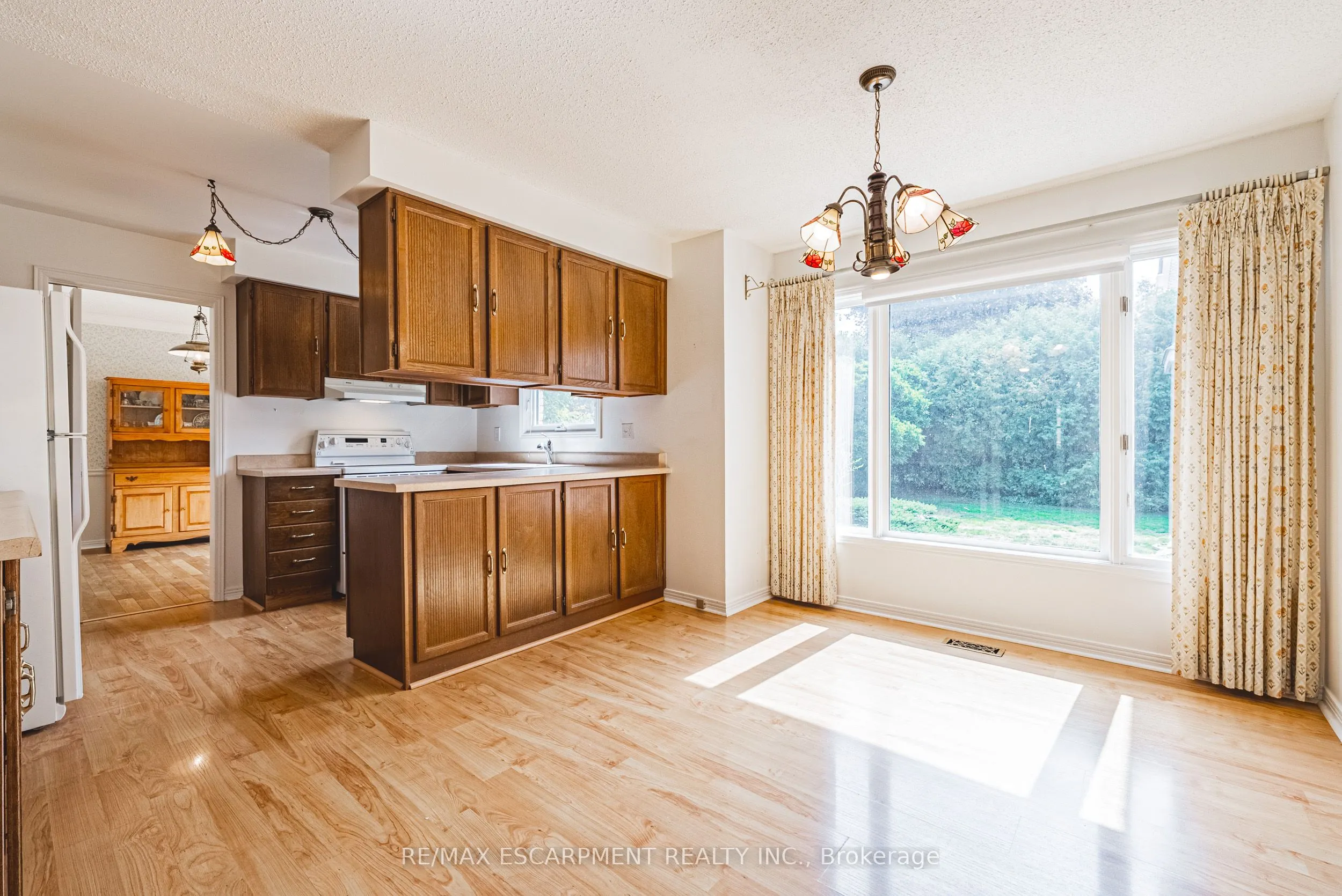 140 Amberly Boulevard