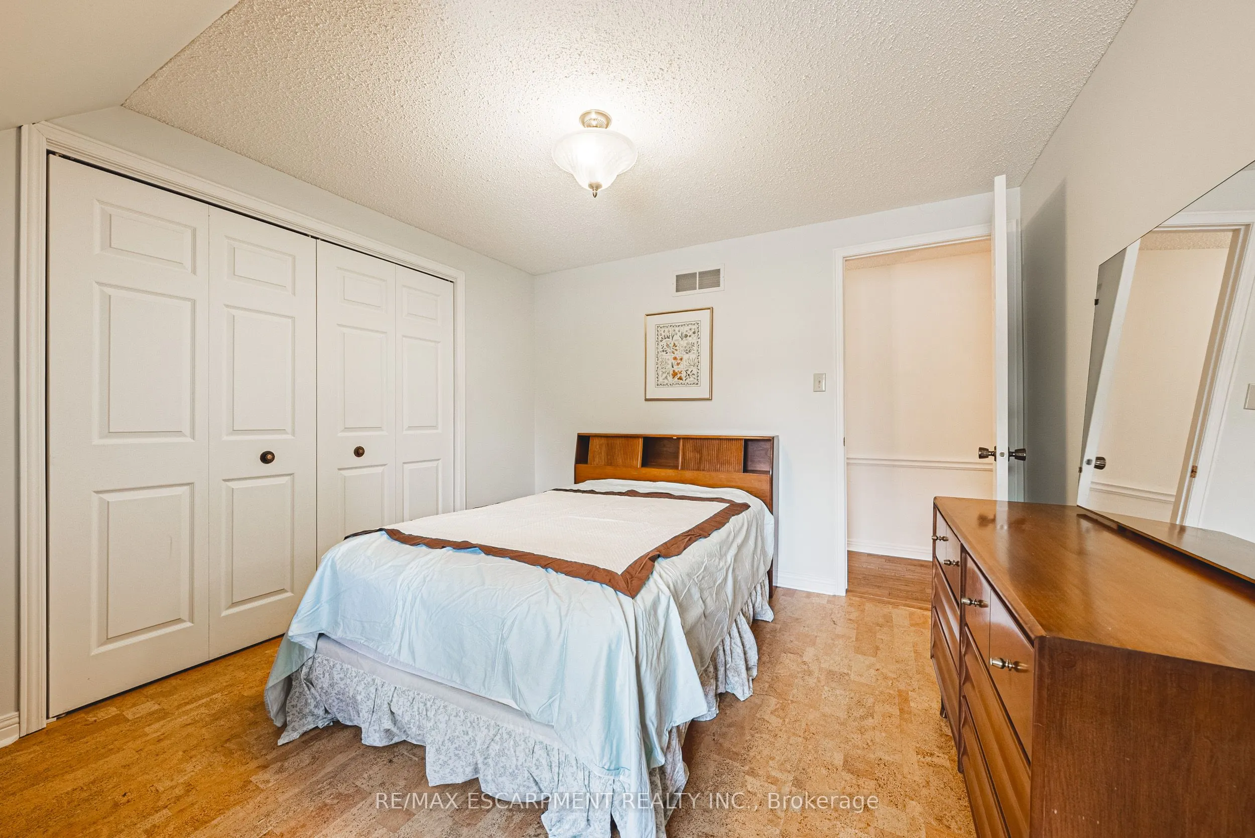 140 Amberly Boulevard
