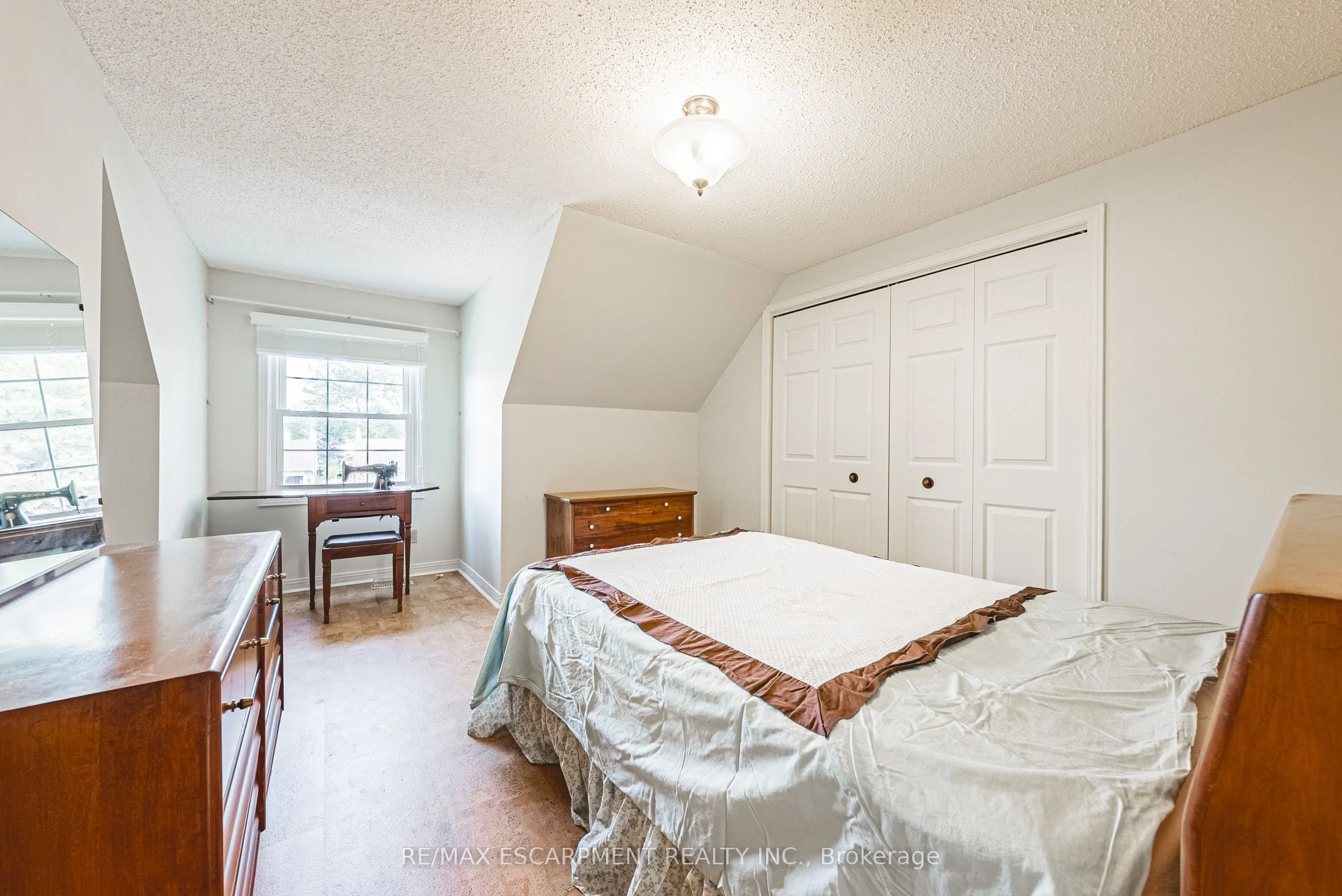140 Amberly Boulevard