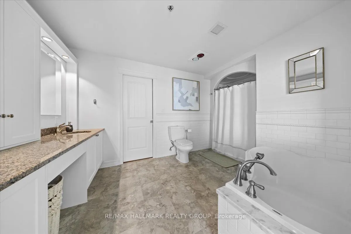 15 St Andrew Street, #1501