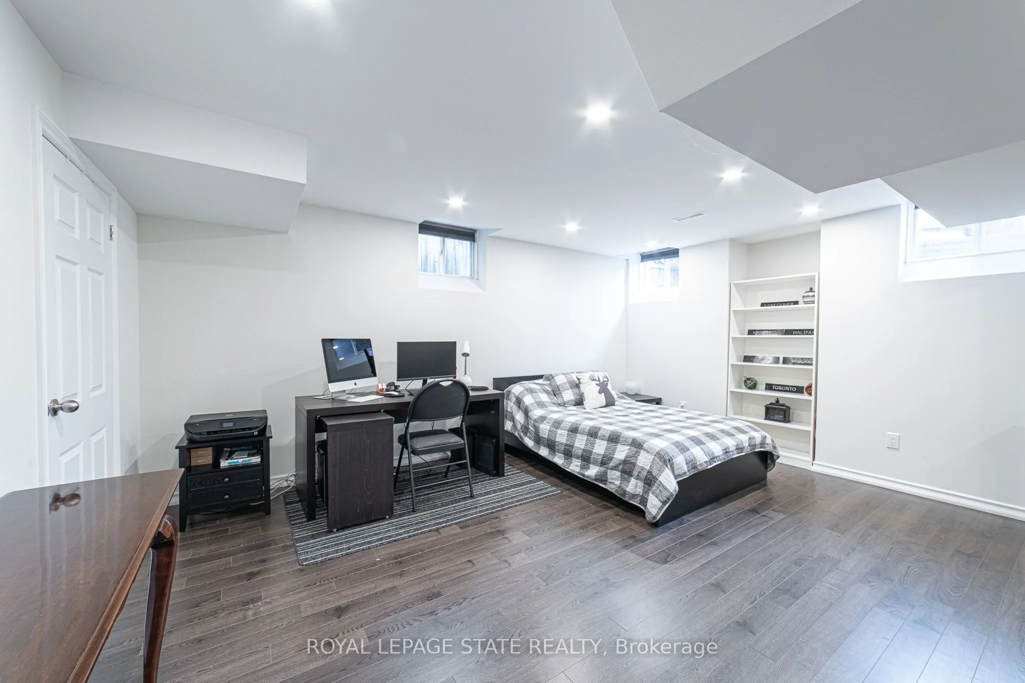 120 Sundial Crescent