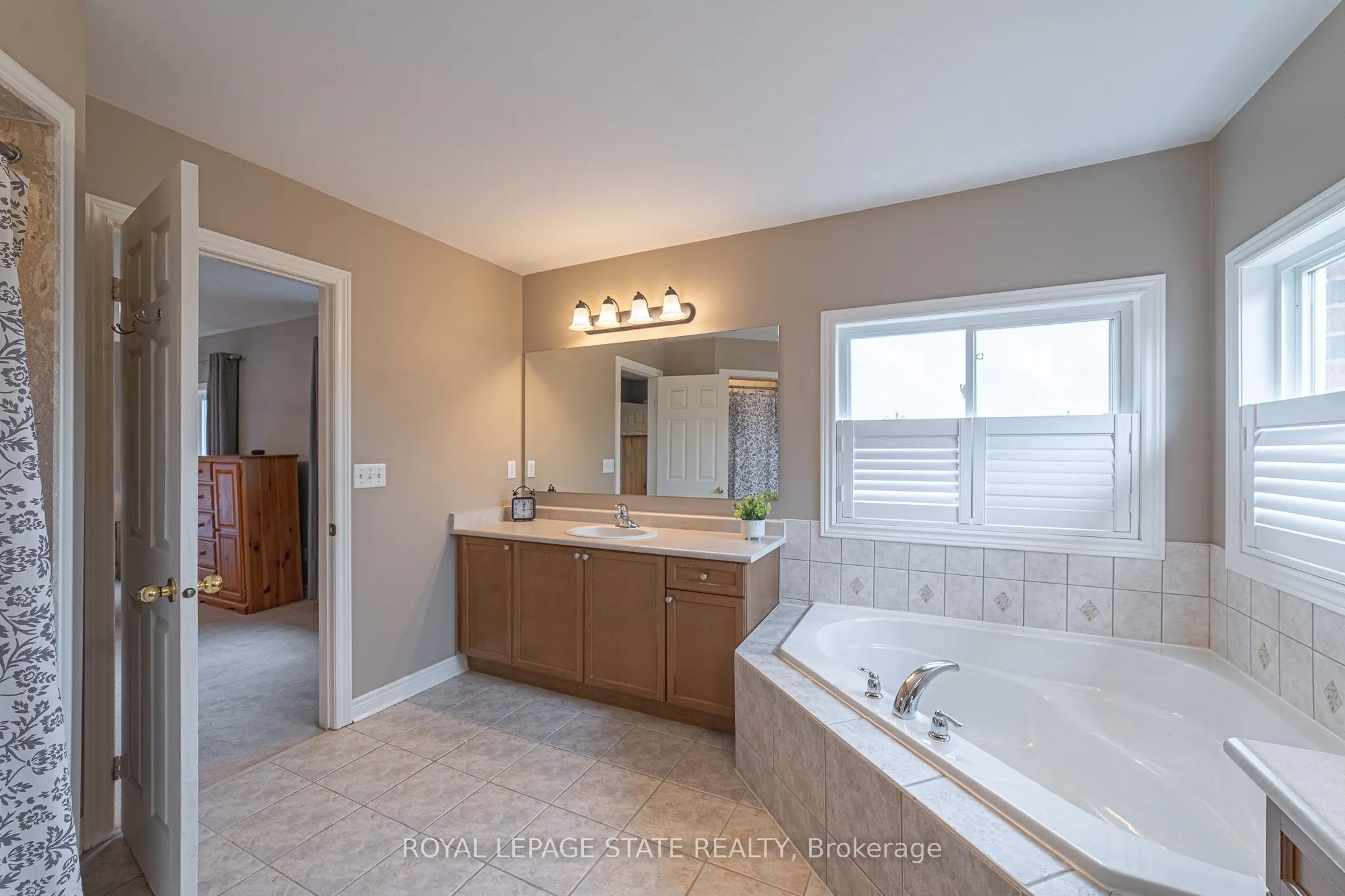 120 Sundial Crescent