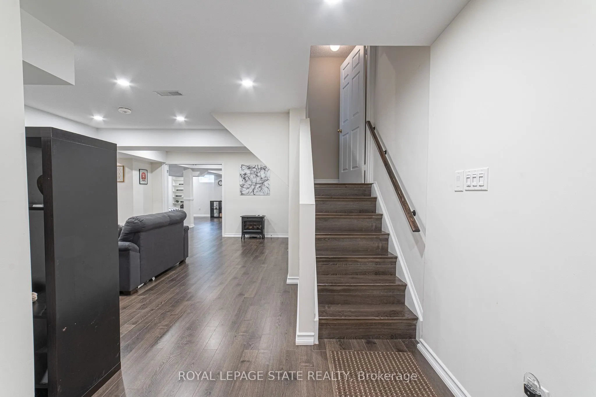 120 Sundial Crescent