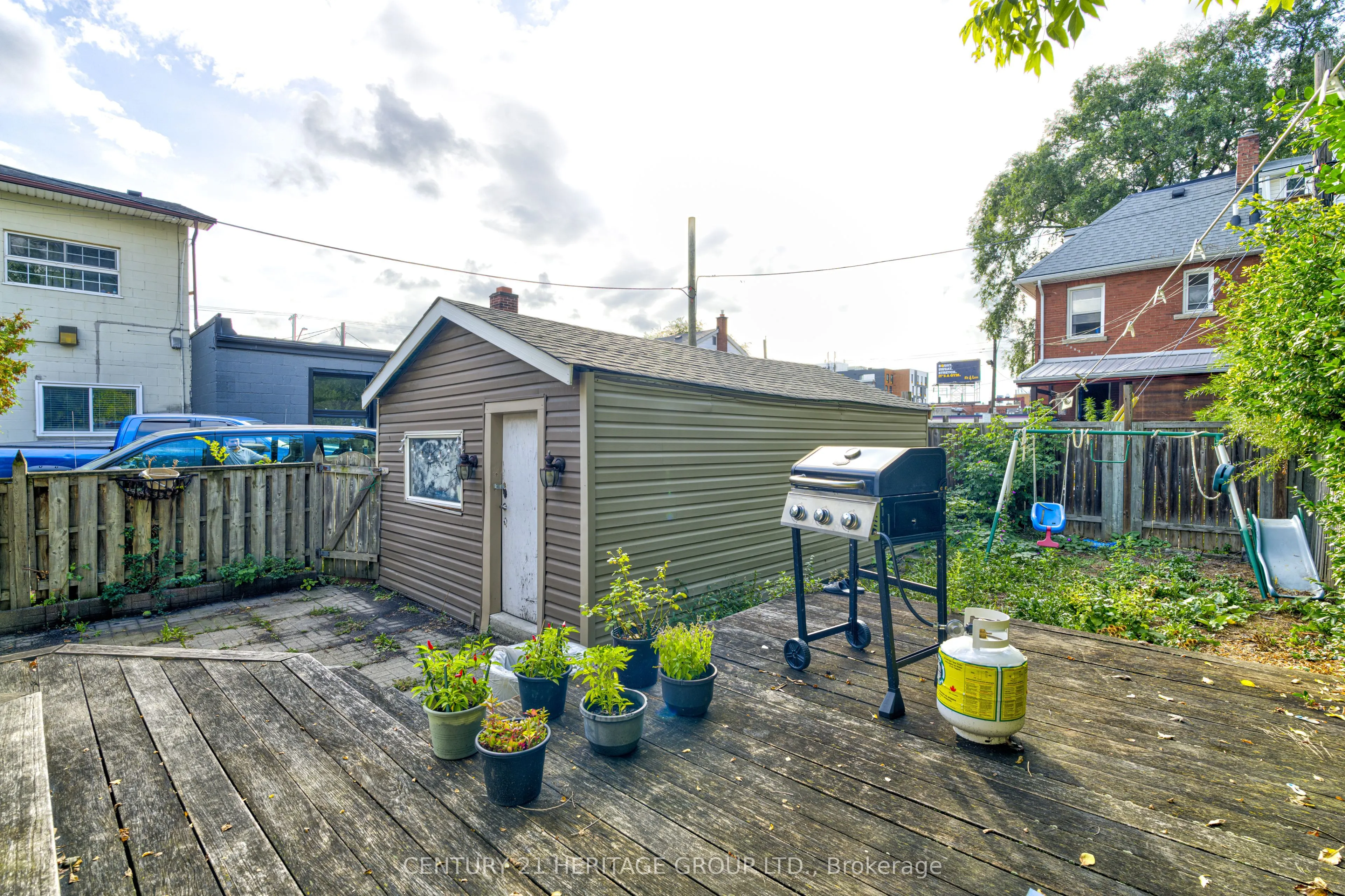 13 Cameron Avenue N