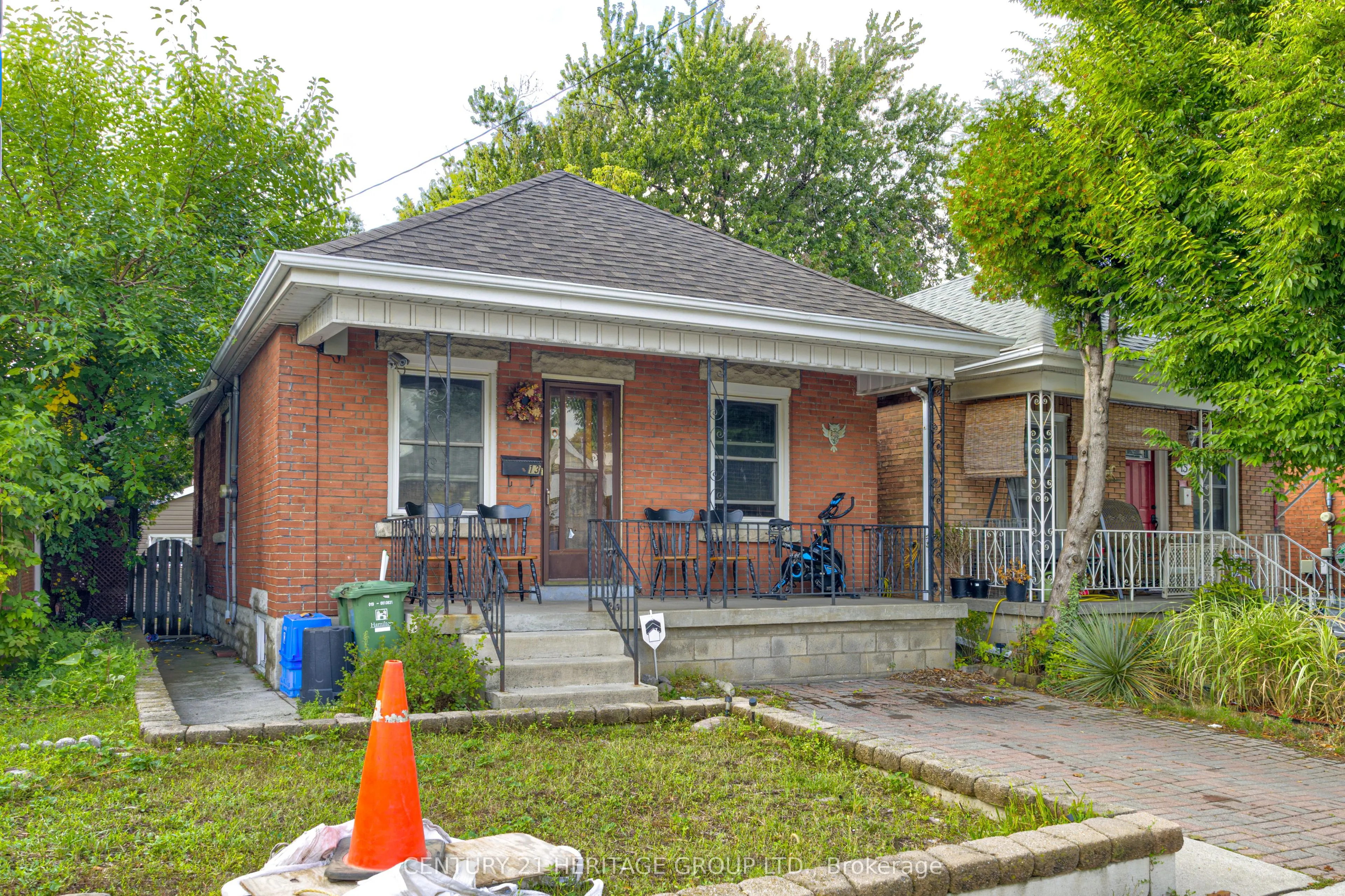 13 Cameron Avenue N