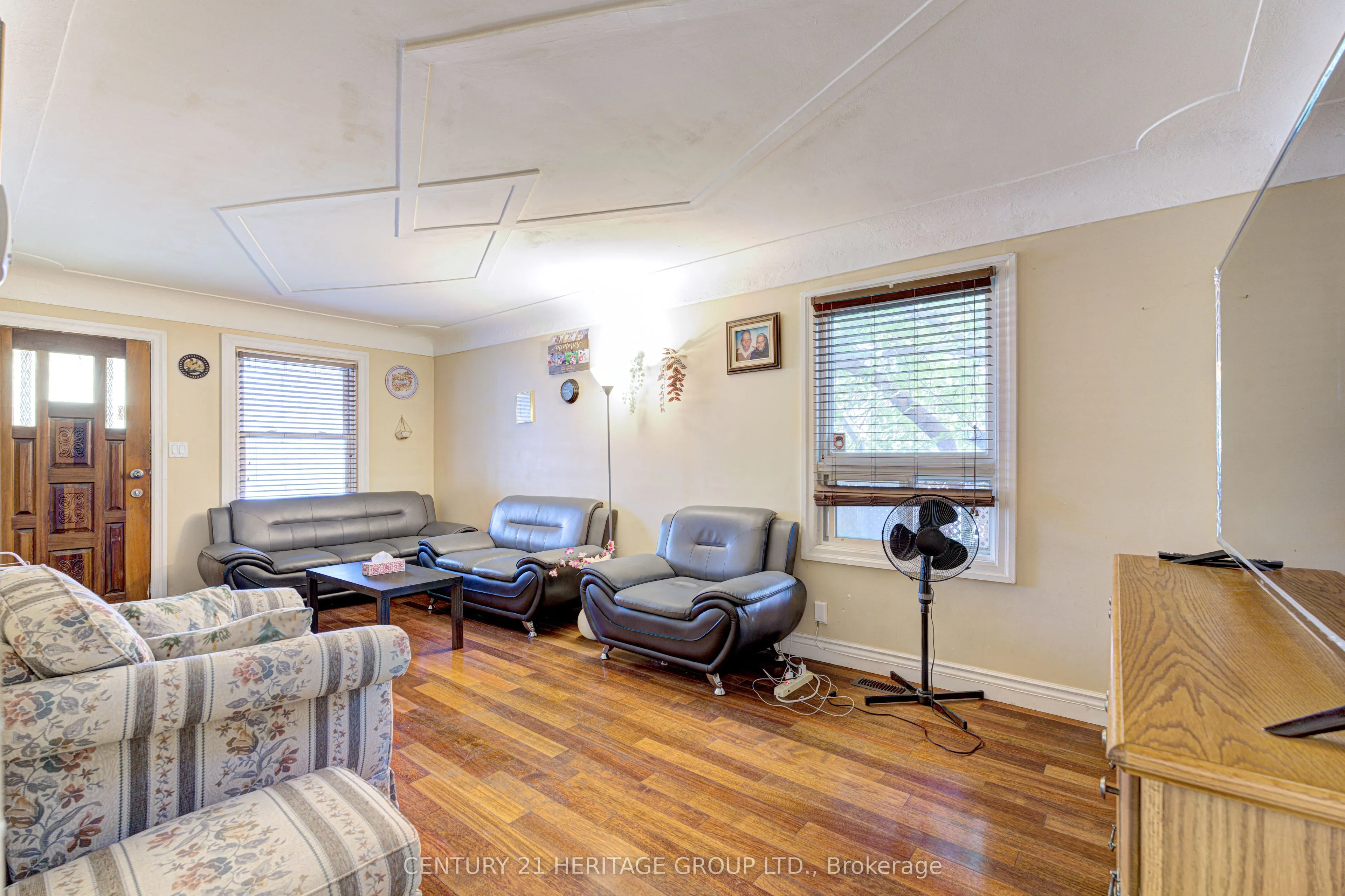 13 Cameron Avenue N