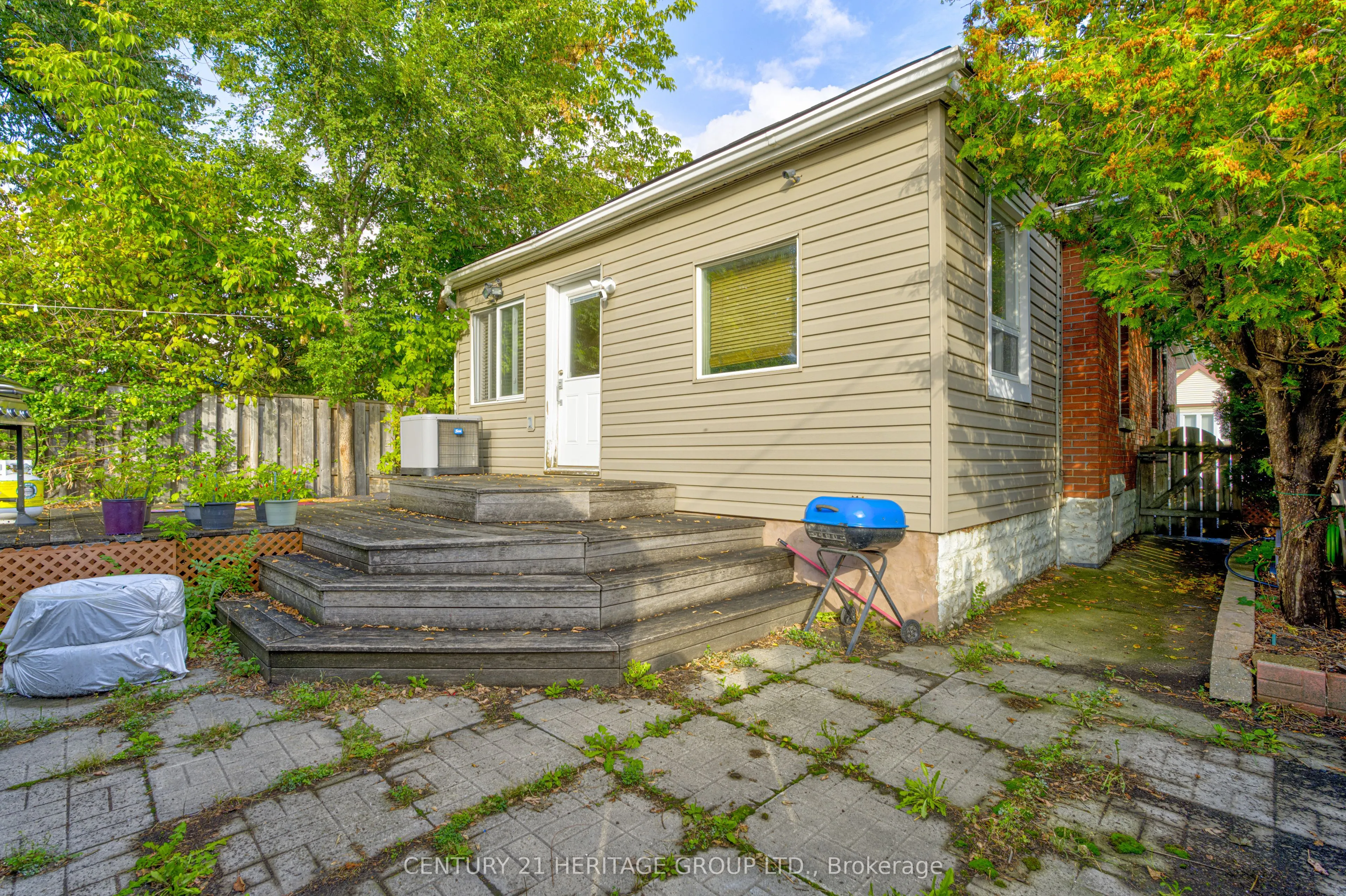 13 Cameron Avenue N