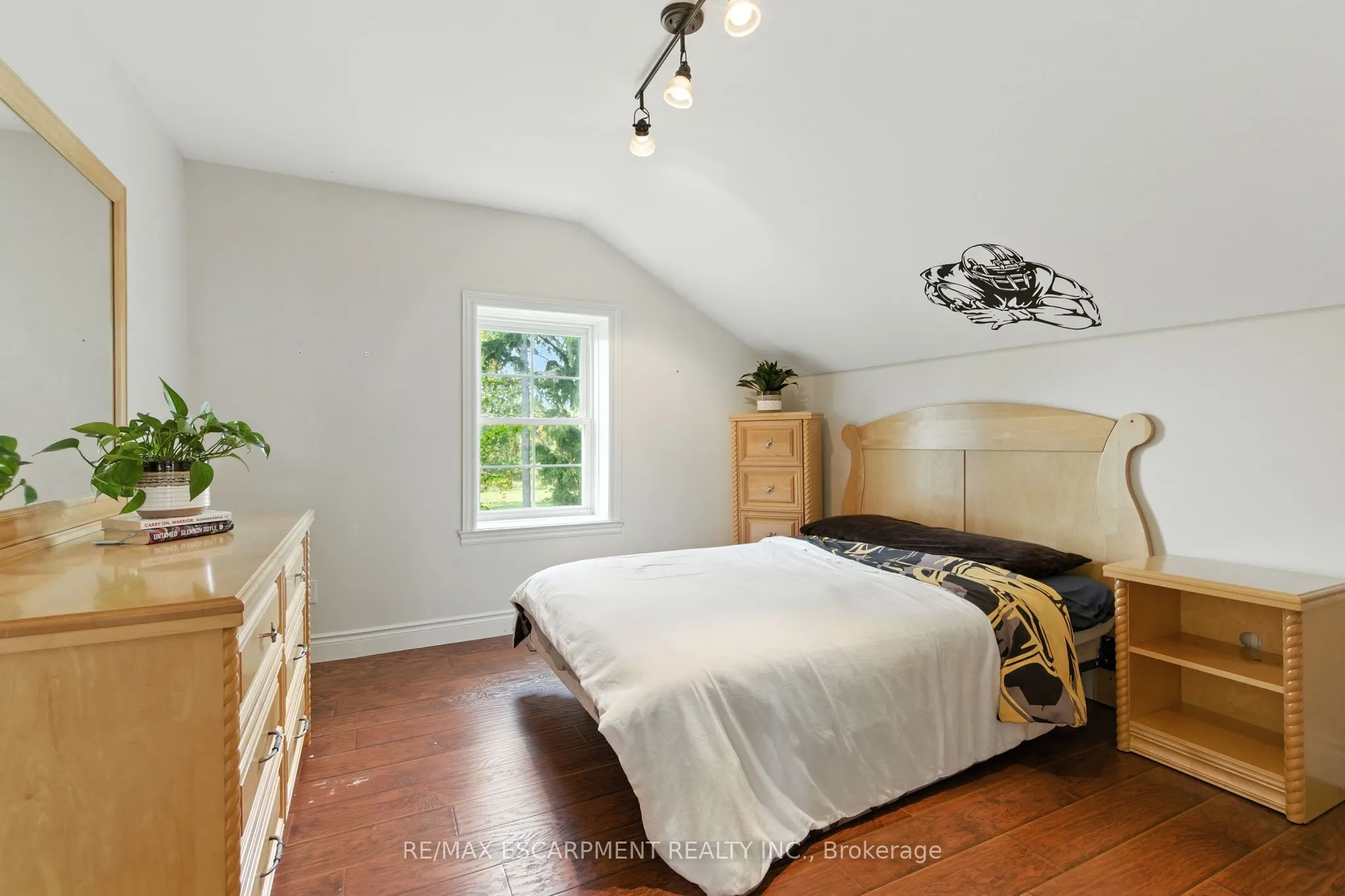 437 6th Concession Road E