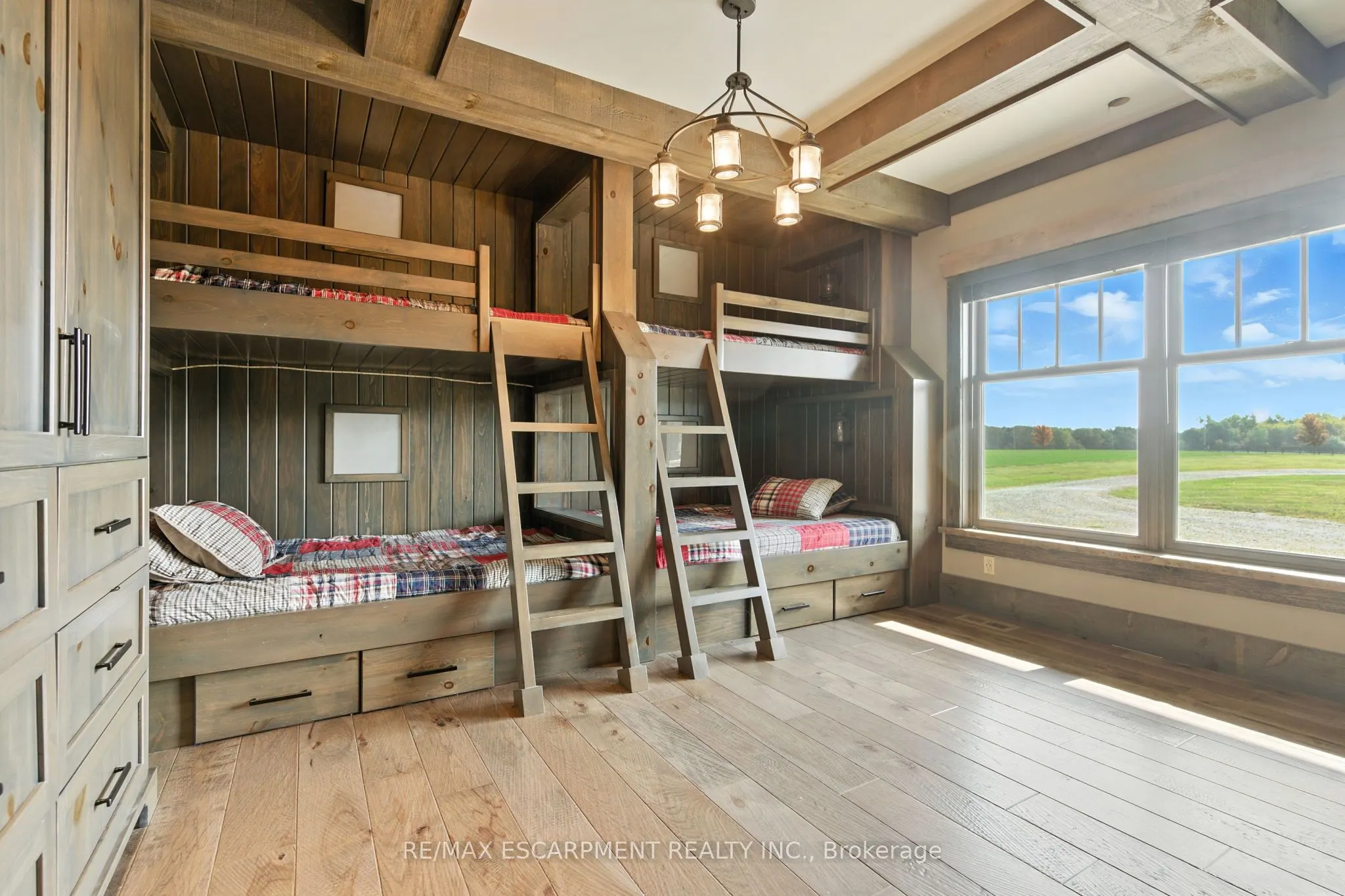 437 6th Concession Road E