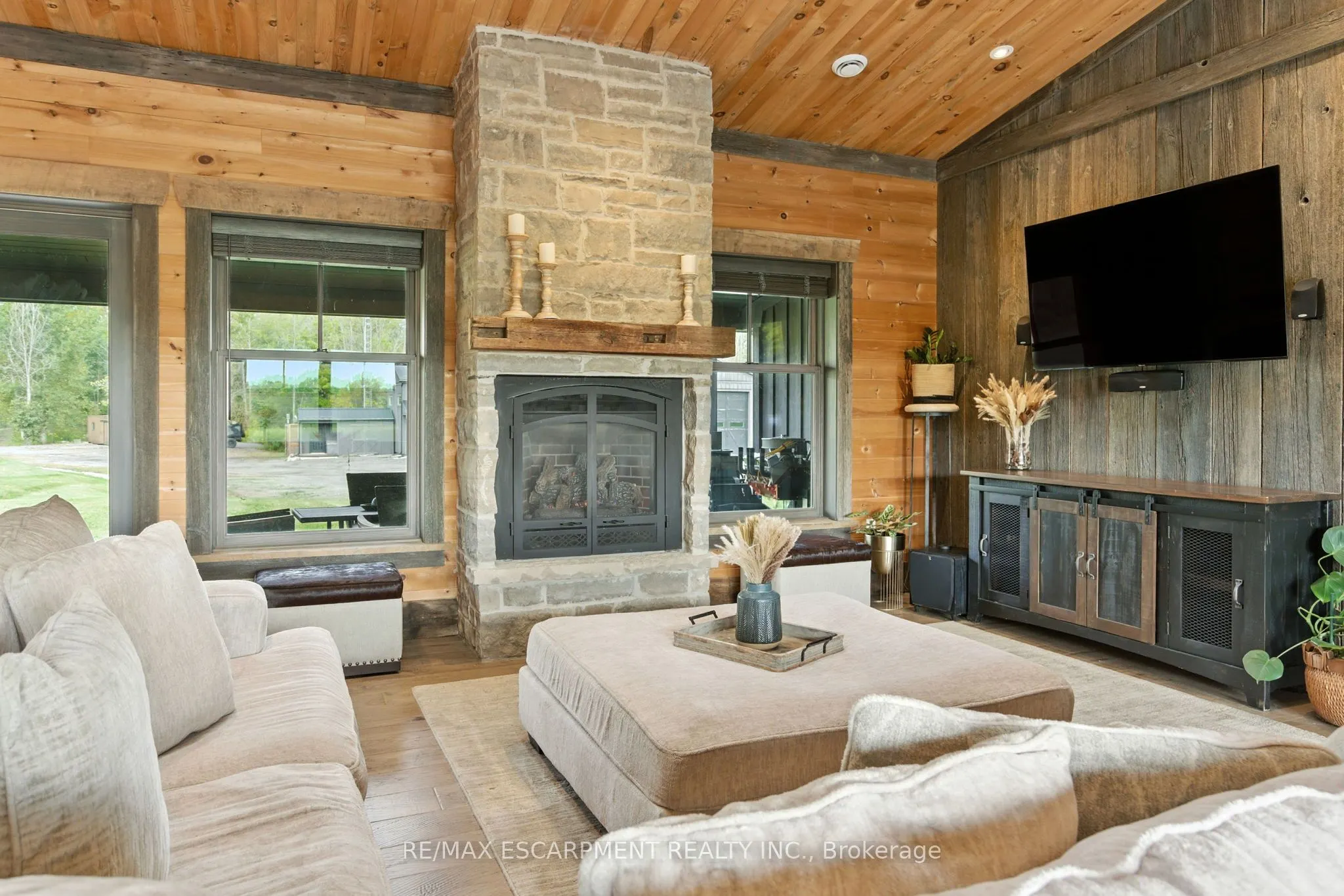 437 6th Concession Road E