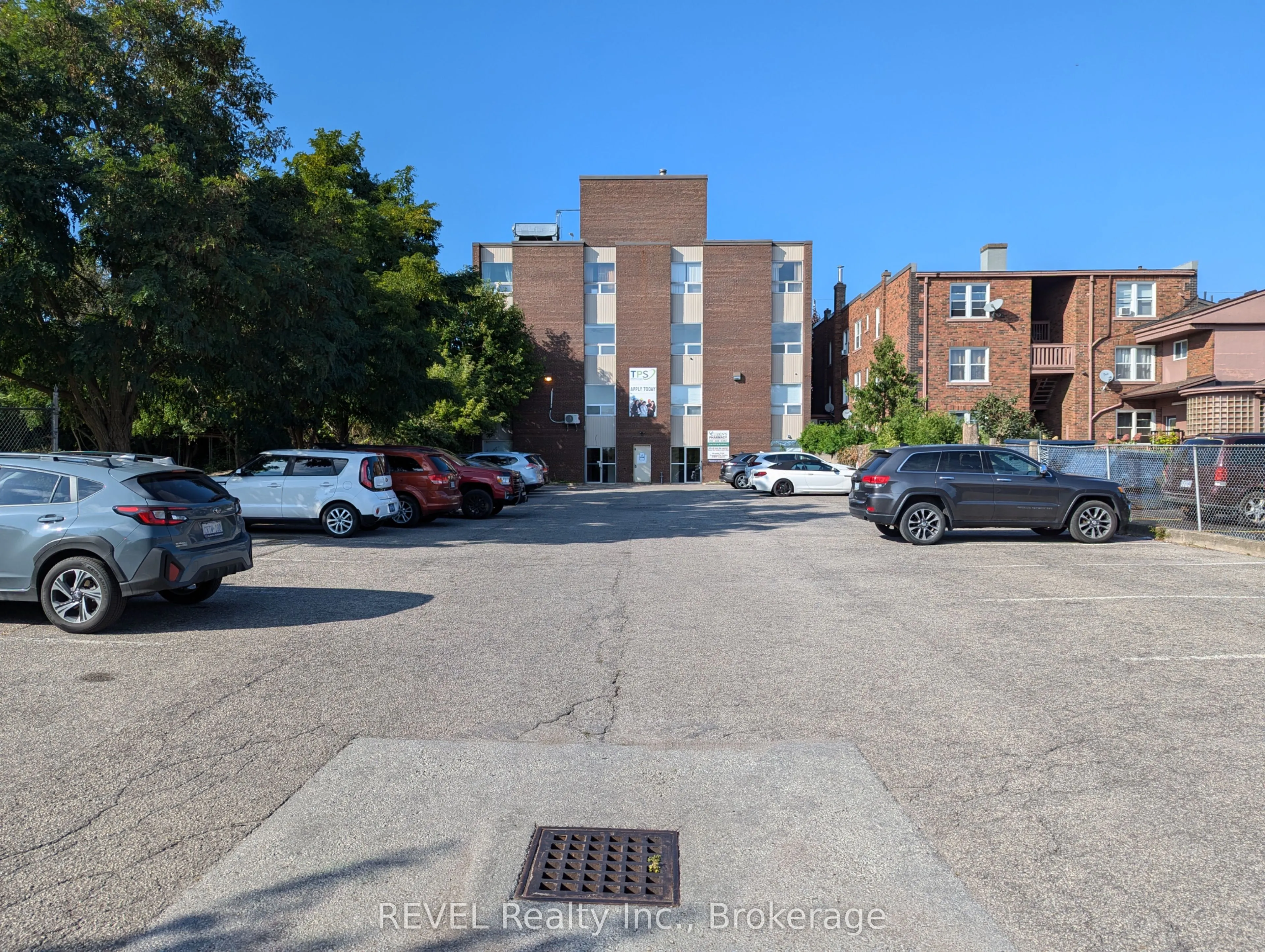 112 QUEENSTON Street, #302