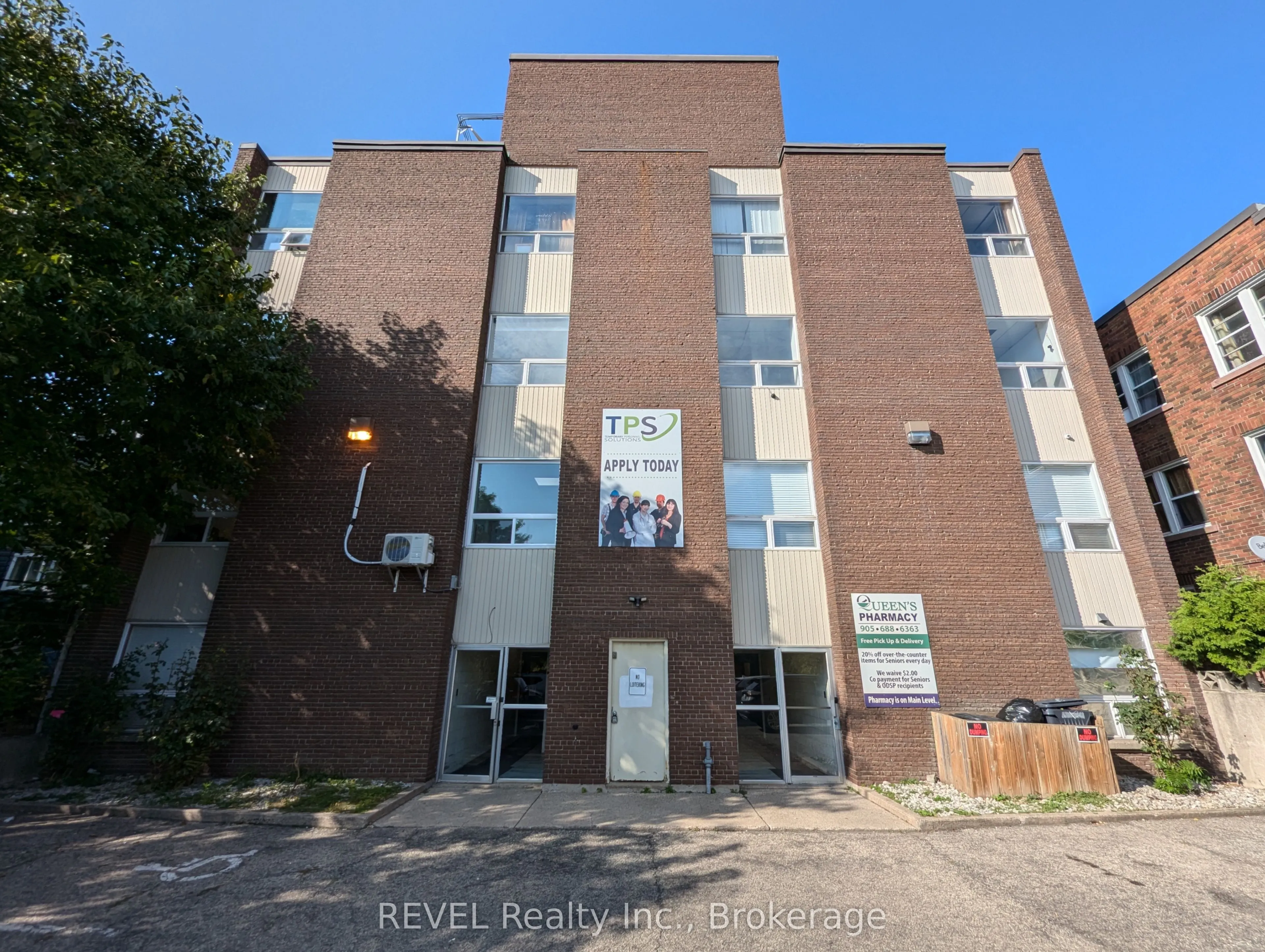 112 QUEENSTON Street, #302