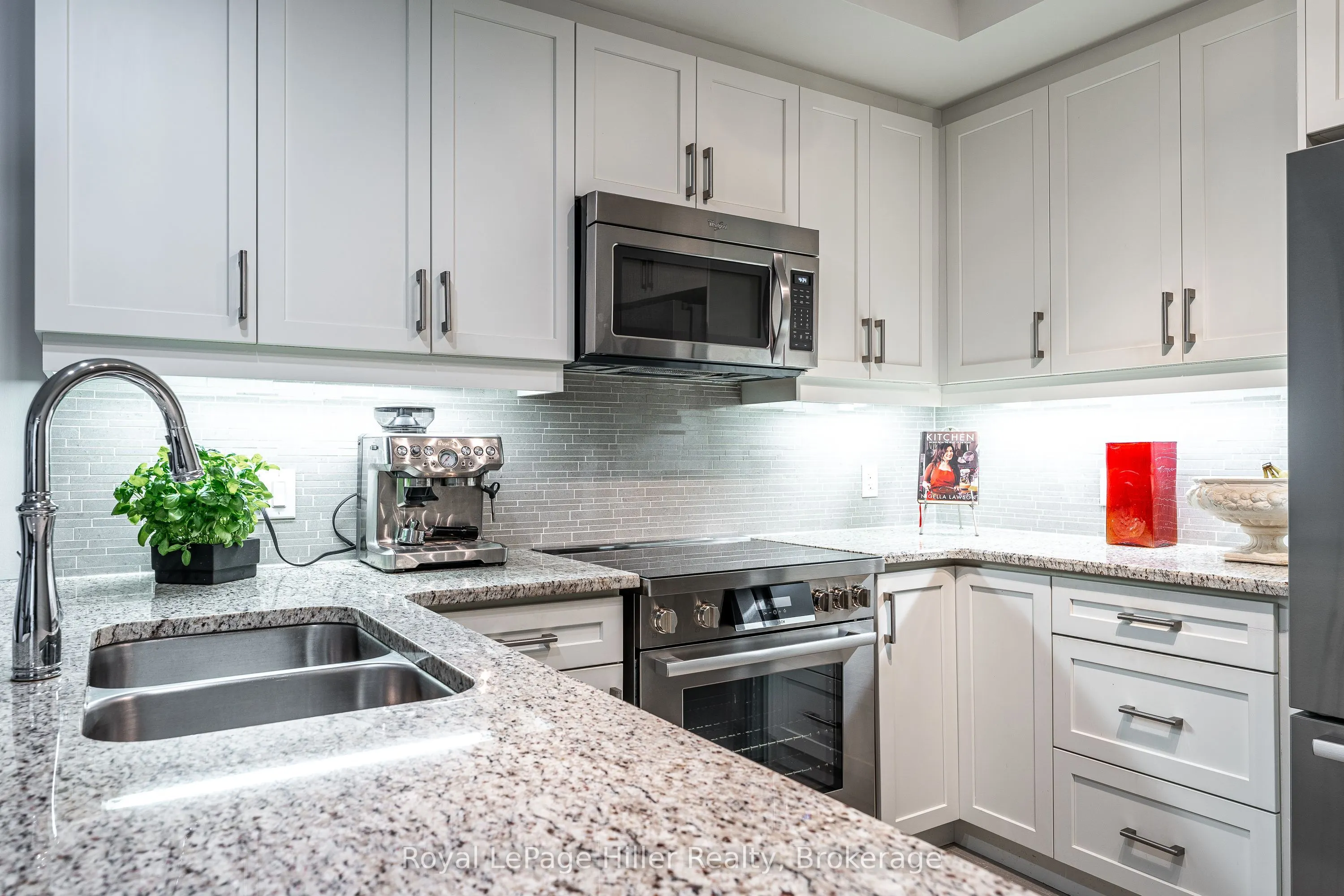 255 John Street, #111