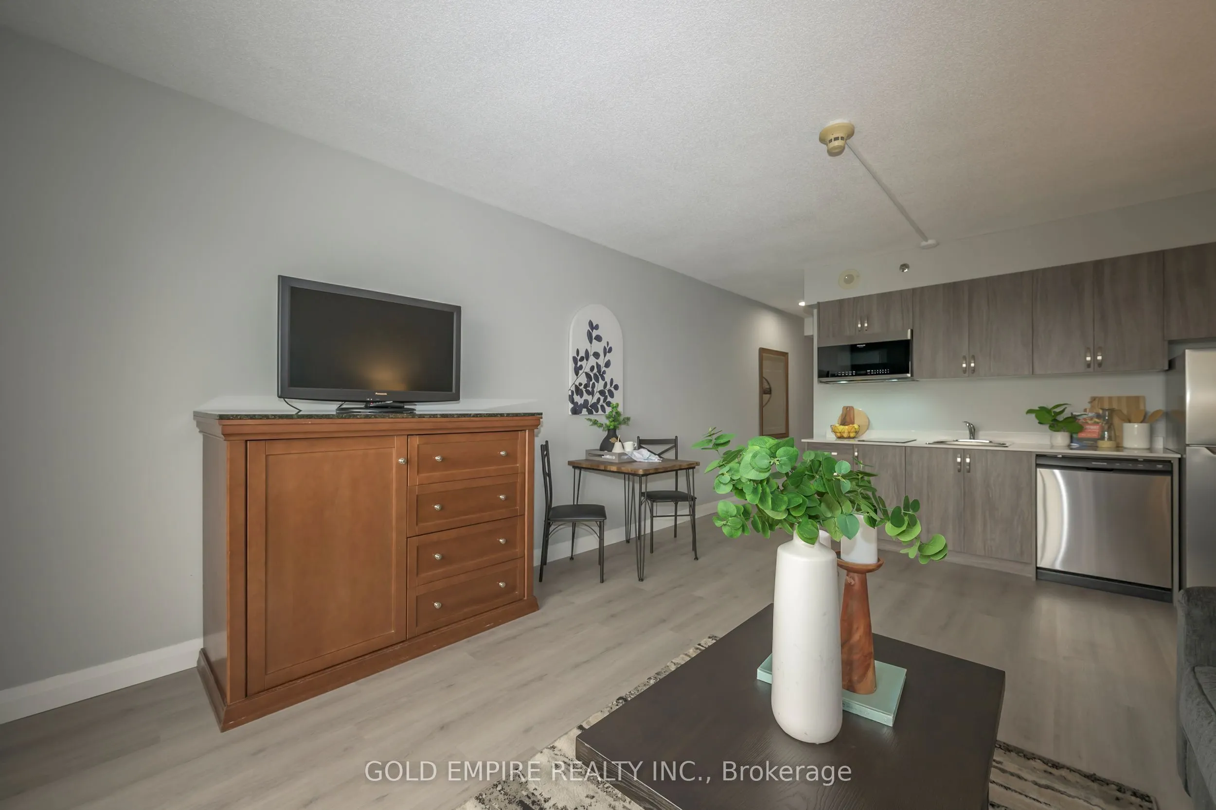 300 King Street, #1 BEDROOM