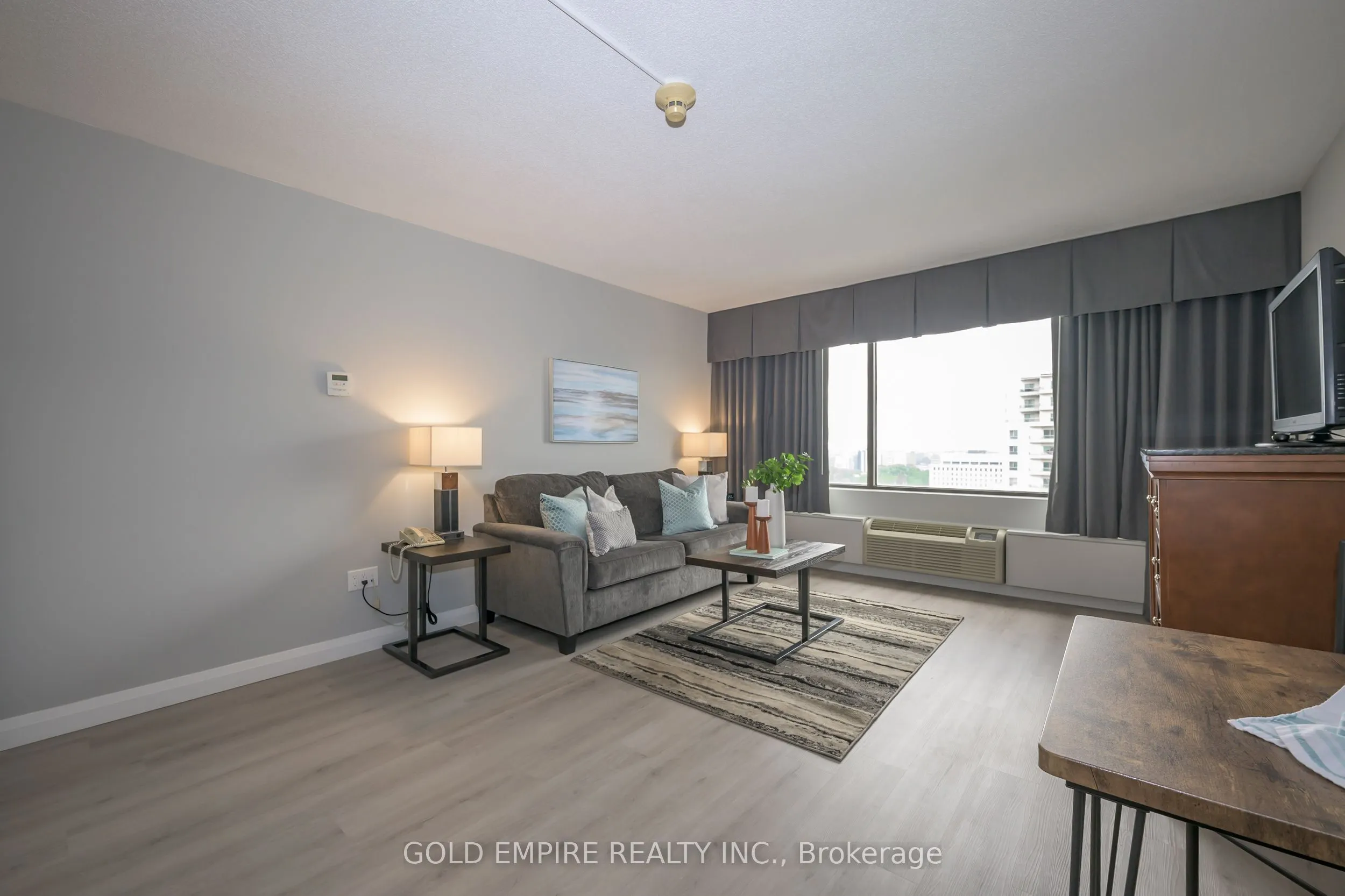 300 King Street, #1 BEDROOM