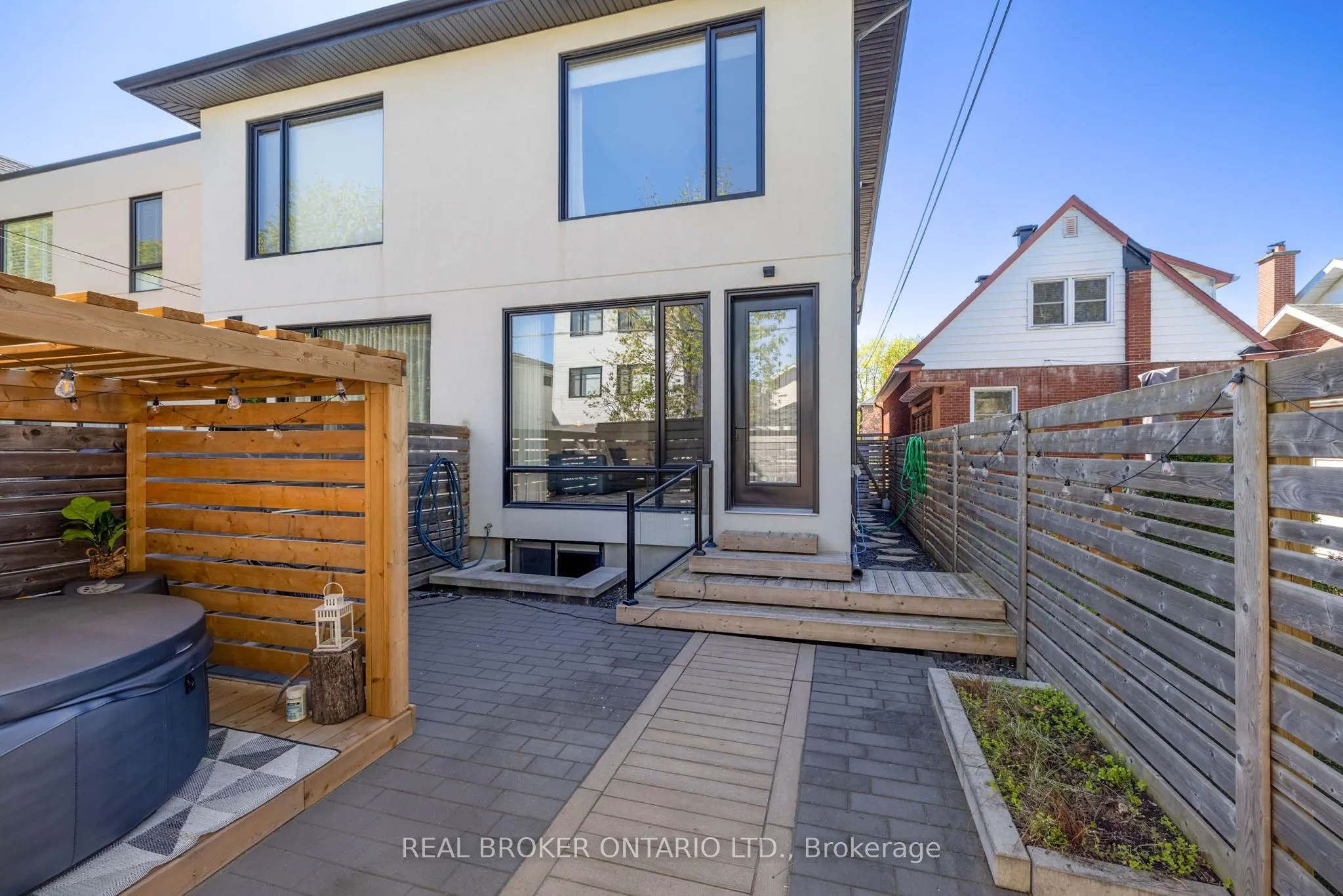 287 Dovercourt Avenue
