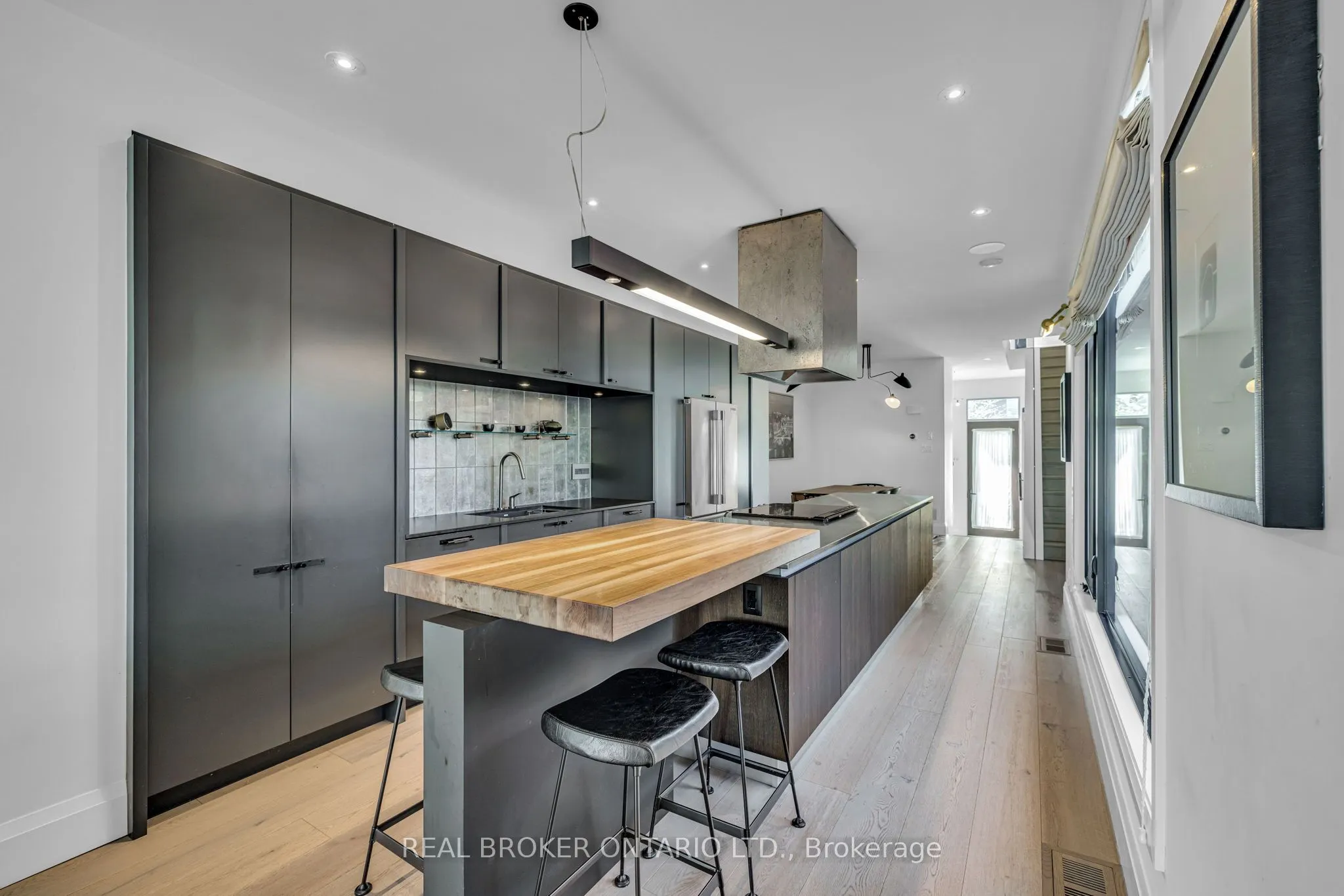 287 Dovercourt Avenue