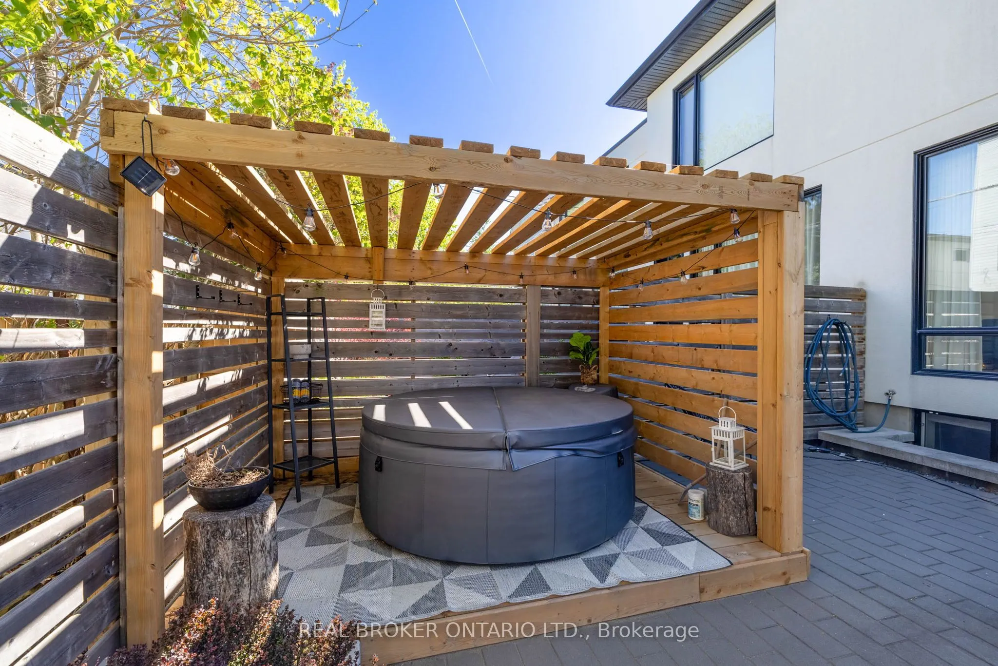 287 Dovercourt Avenue